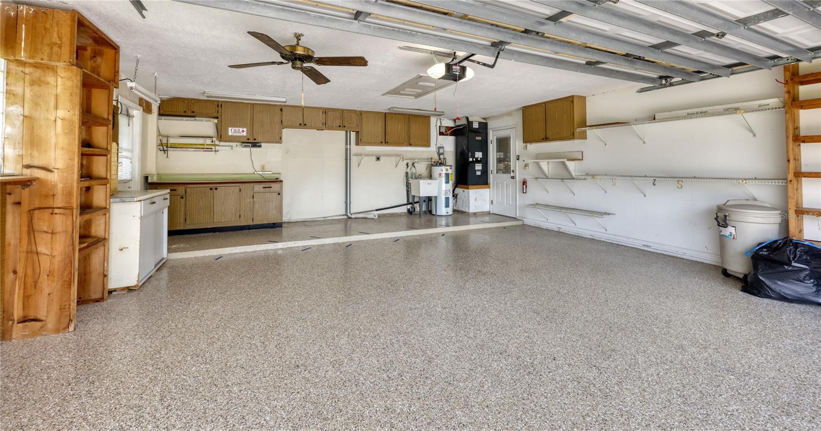 Garage - Built in Shelving & Cabinets