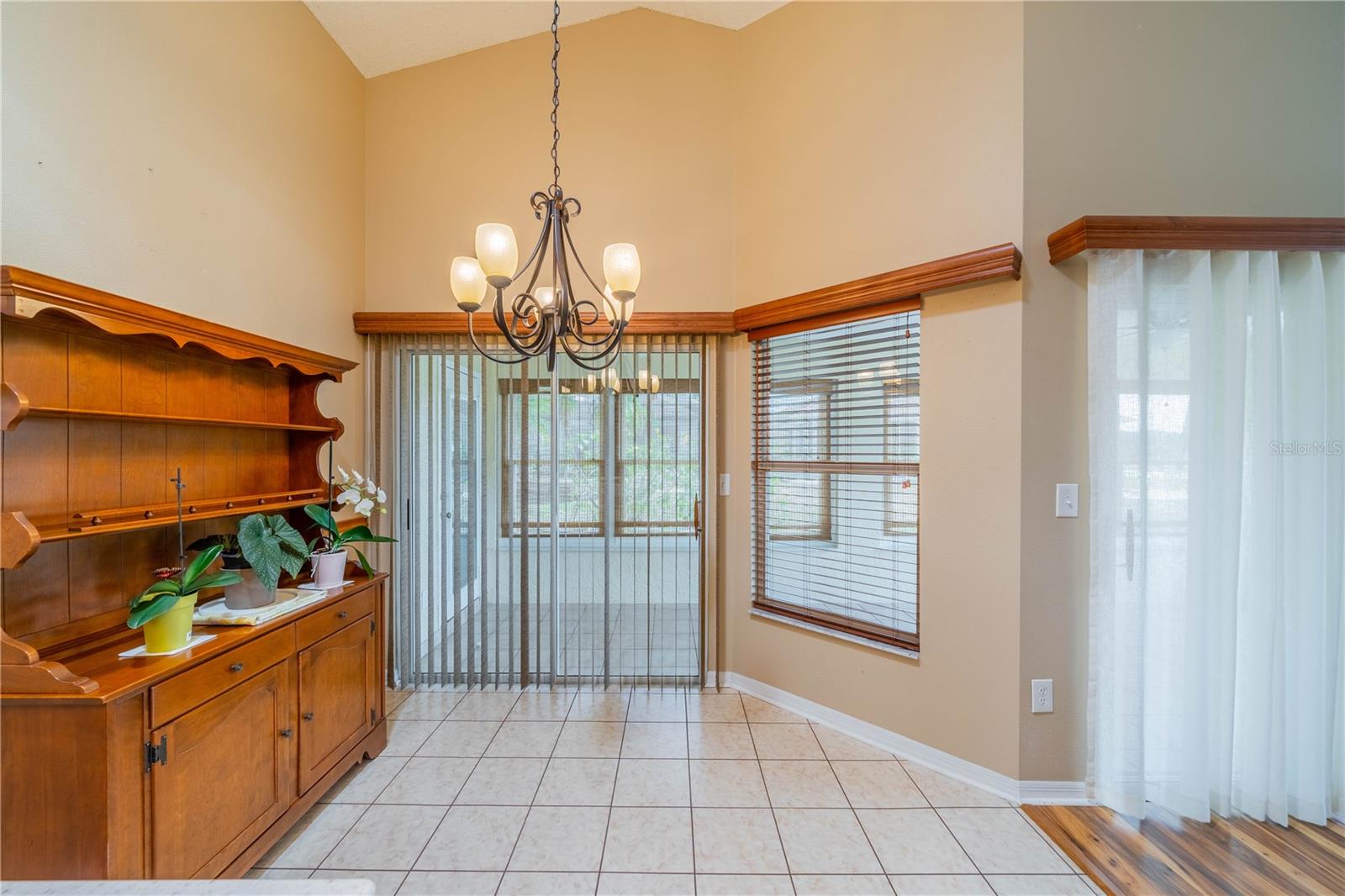 Spacious breakfast nook