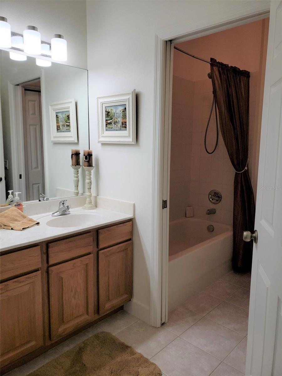 3rd Bathroom with Dual Sinks & Shower / Tub Combination