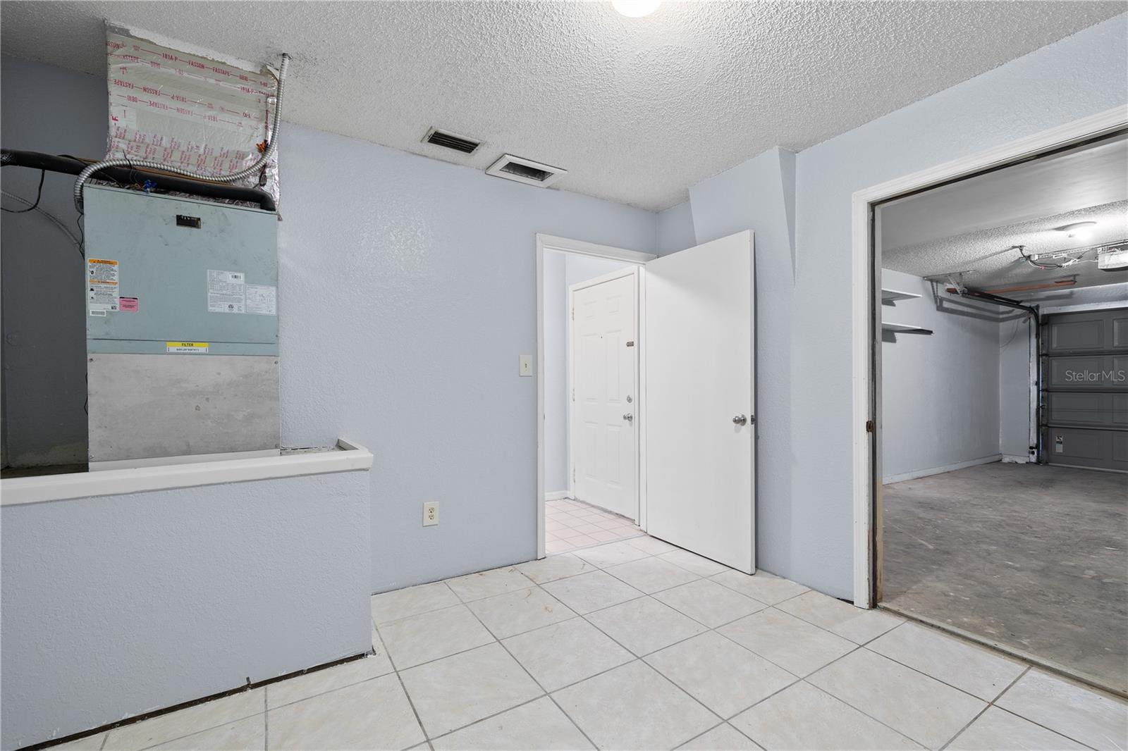 Laundry room/utility room coming in from garage