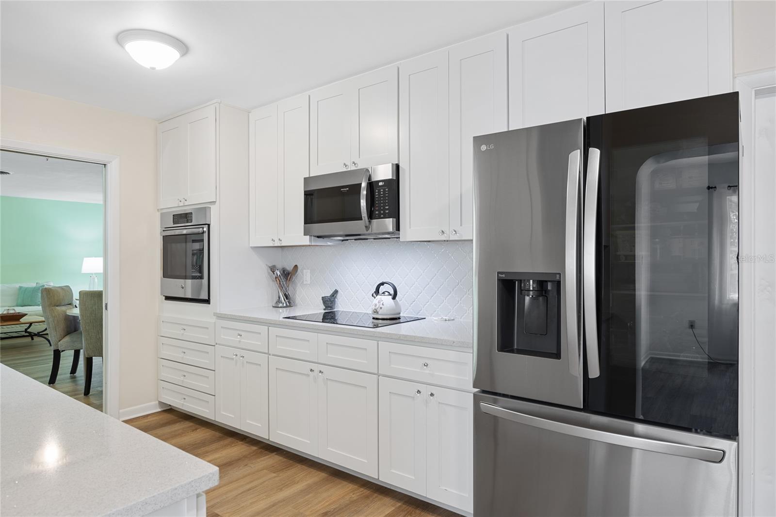 Brand new stainless steel appliances will make kitchen chores a breeze!