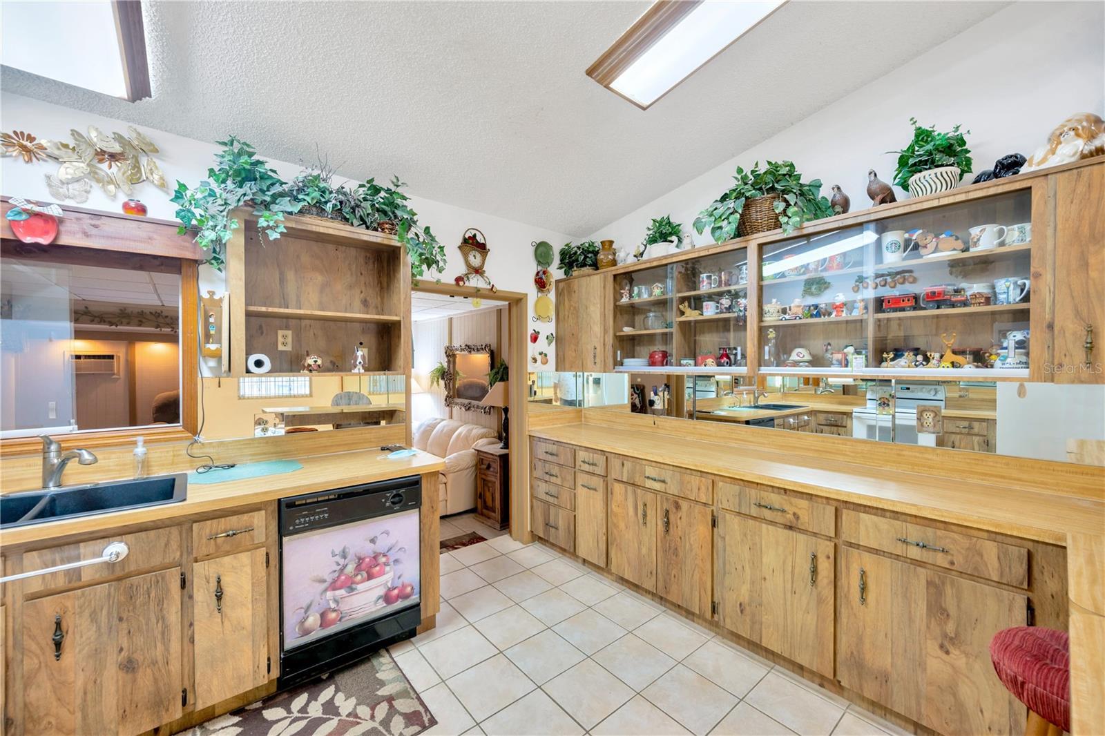 Kitchen/Lots of Storage/Workspace