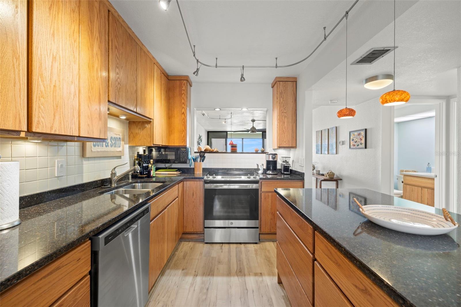 Expansive kitchen