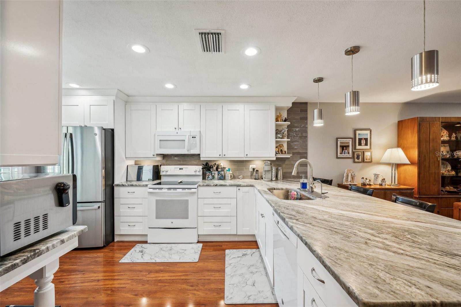 Another view of this gorgeous kitchen.