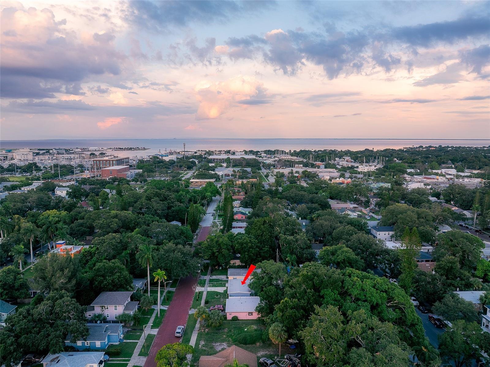 Minutes to Pass-A-Grille Beach, St.Pete Beach and Fort De Soto.