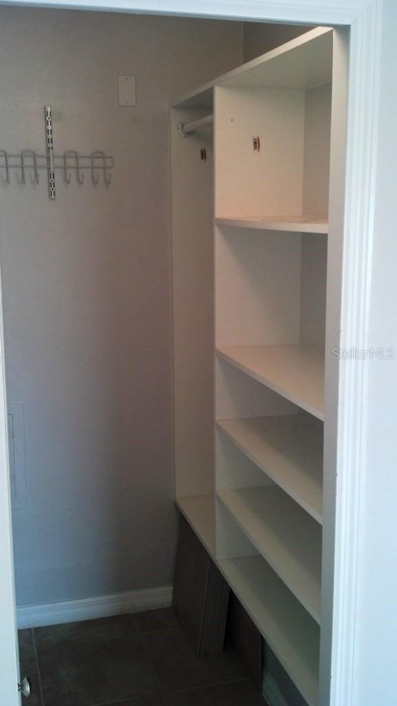 Walk-In Closet w/ Closet Organizers