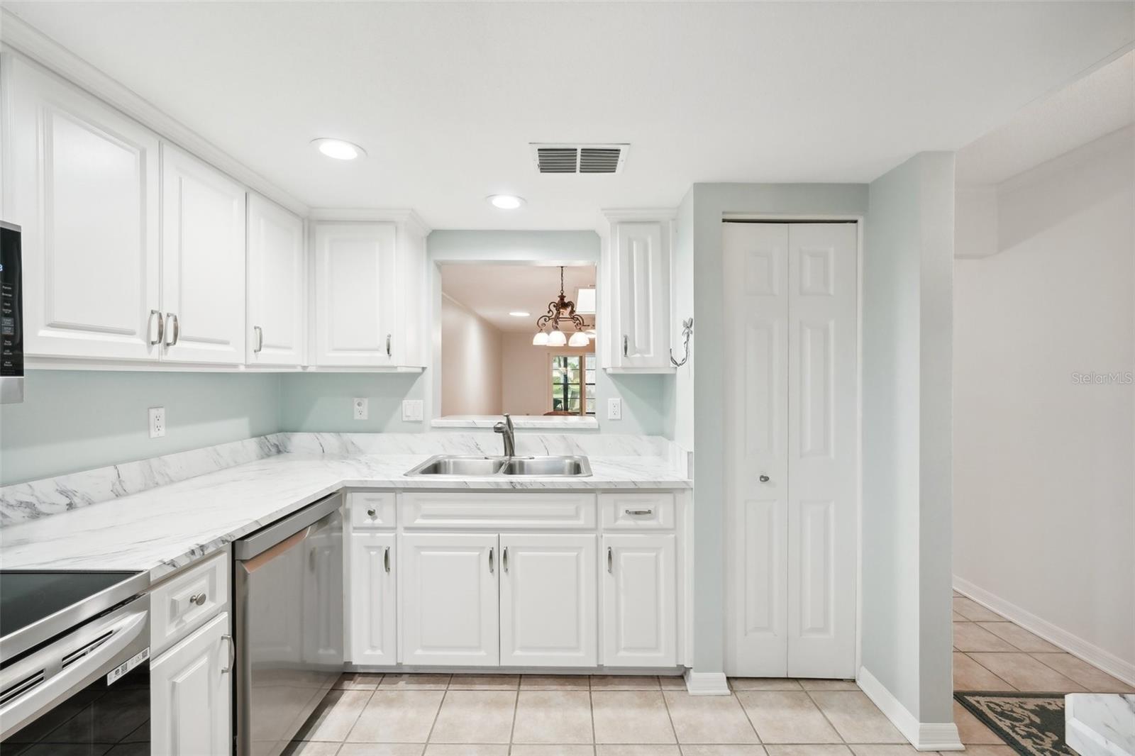 kitchen pass through into dining room