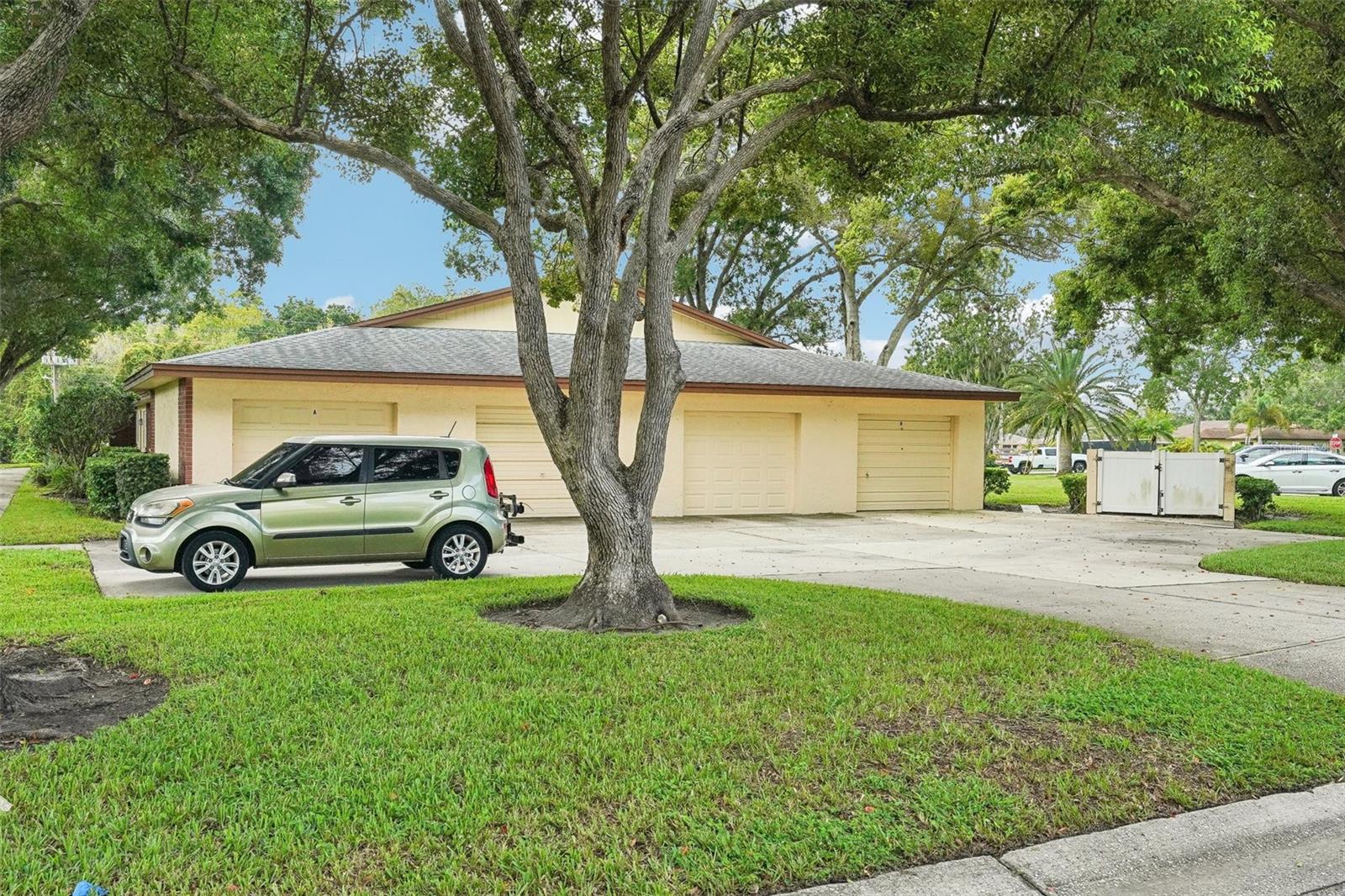 Additional parking spot in front of garage