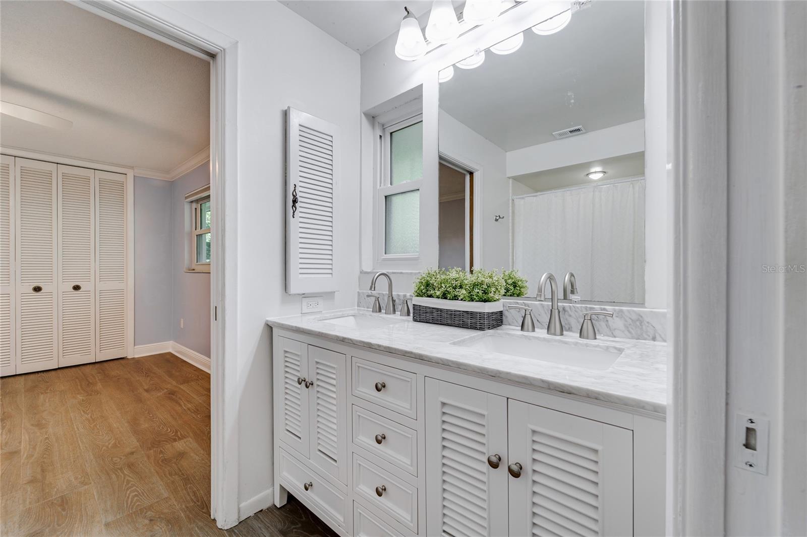 Shared double vanity bathroom for bedrooms 2 & 3.