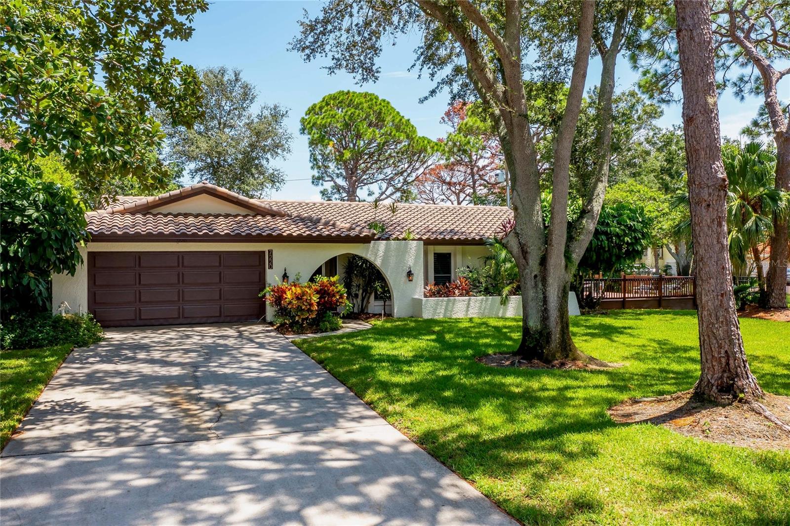 Oversized 2 car garage with ample driveway space as well.