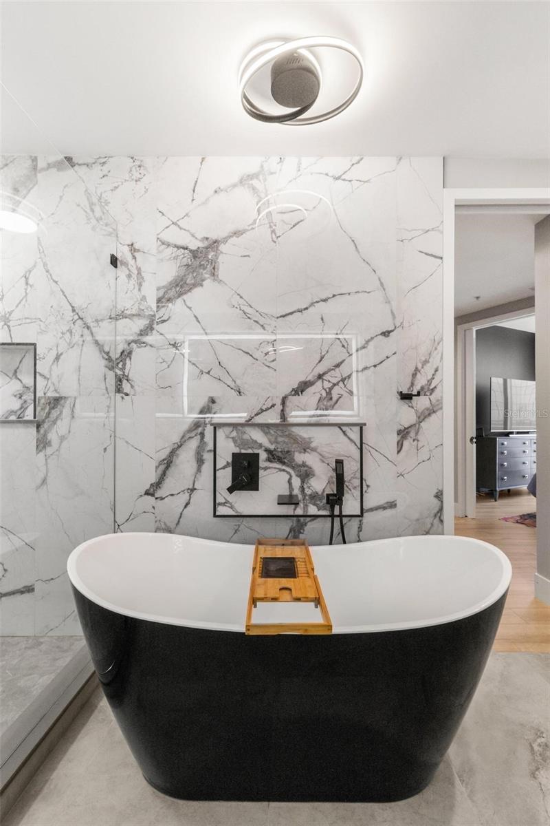 Sleek & sexy stand along tub is as beautiful as it is functional.