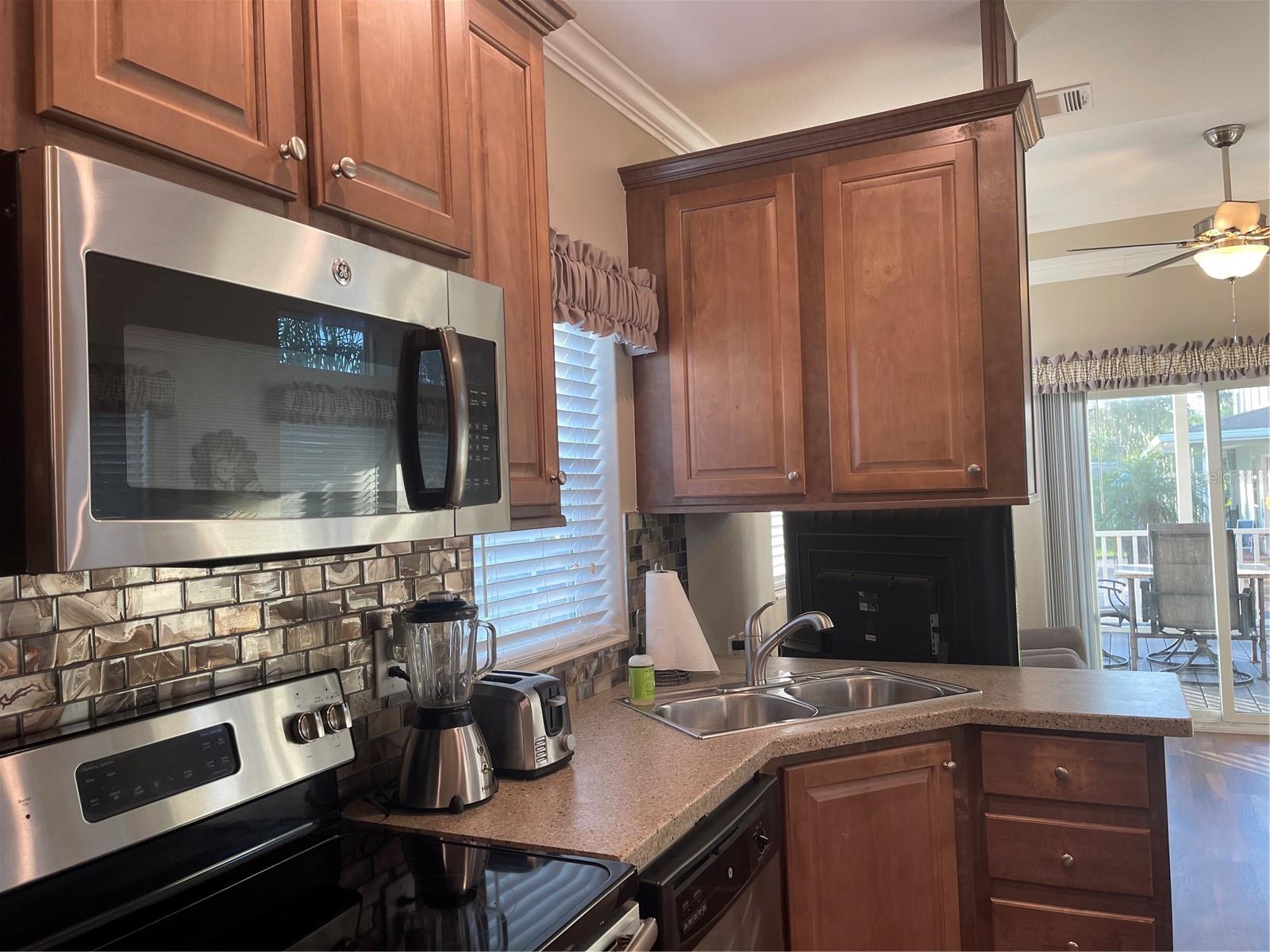 Glass tile backsplash accent in kitchen