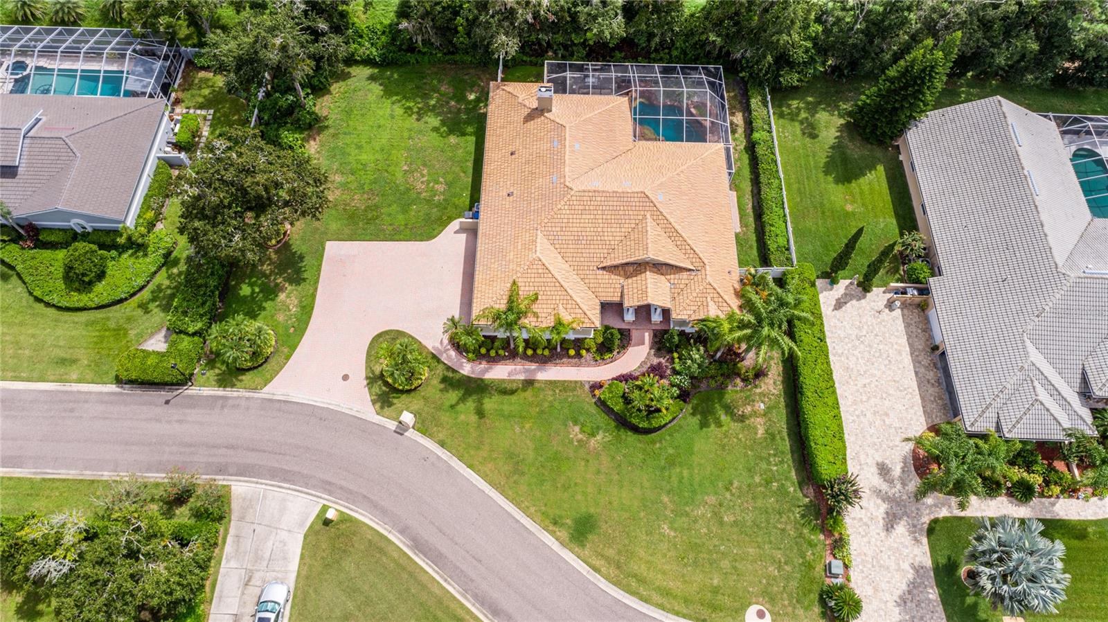 Aerial view of the large lot and oversize driveway for guest parking.