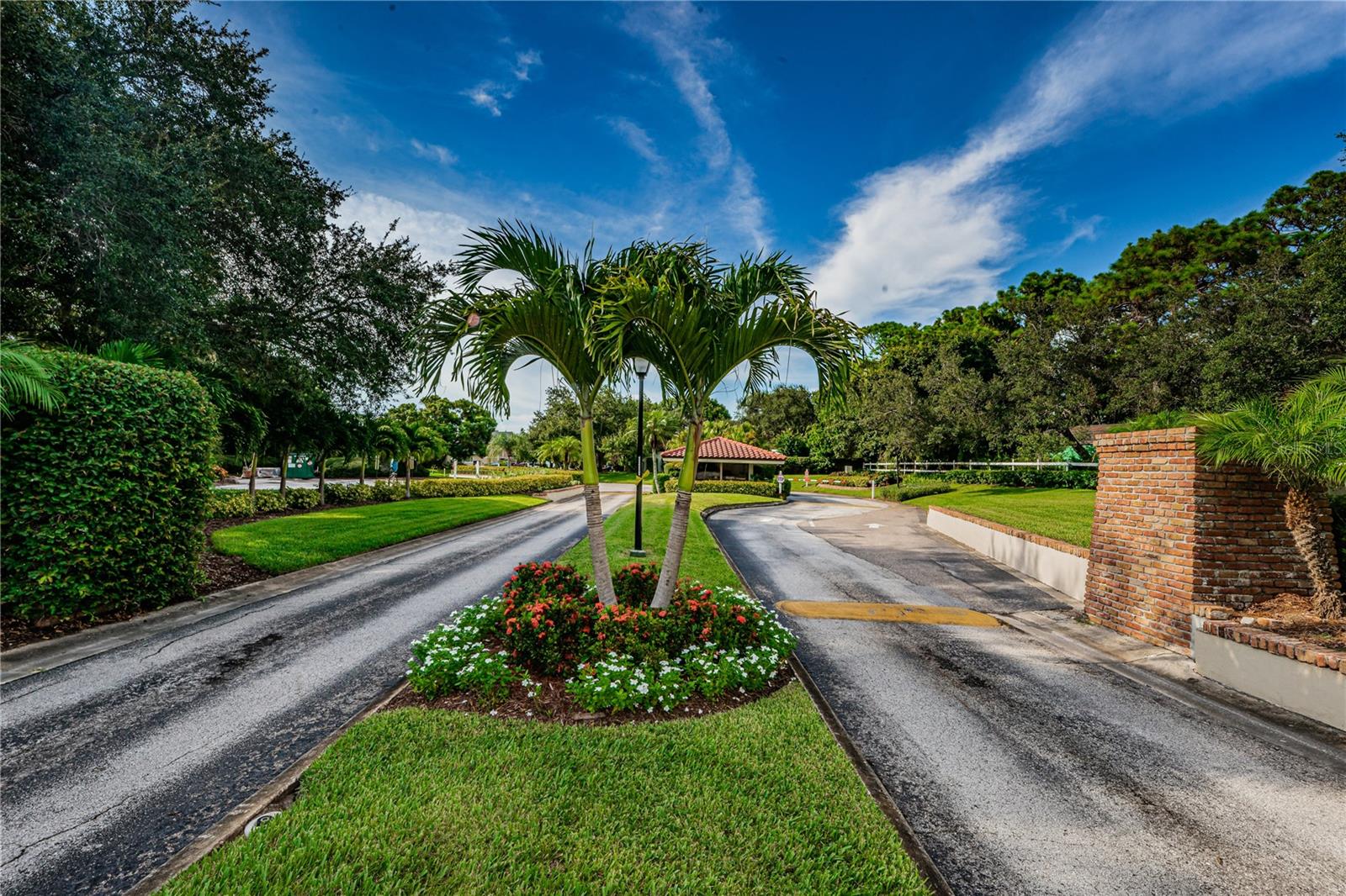 Entrance into Mariner Village