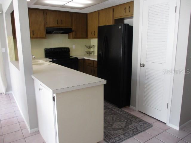 Kitchen with breakfast bar