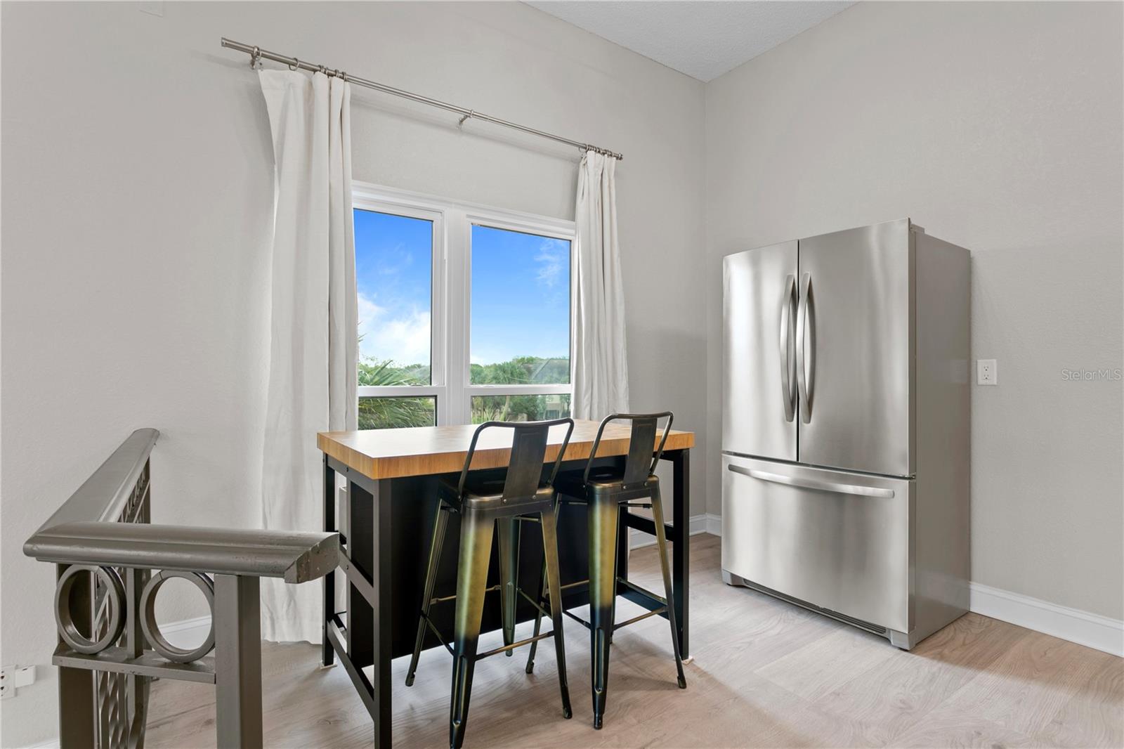 Perfect Dining room with a view or make it your office!