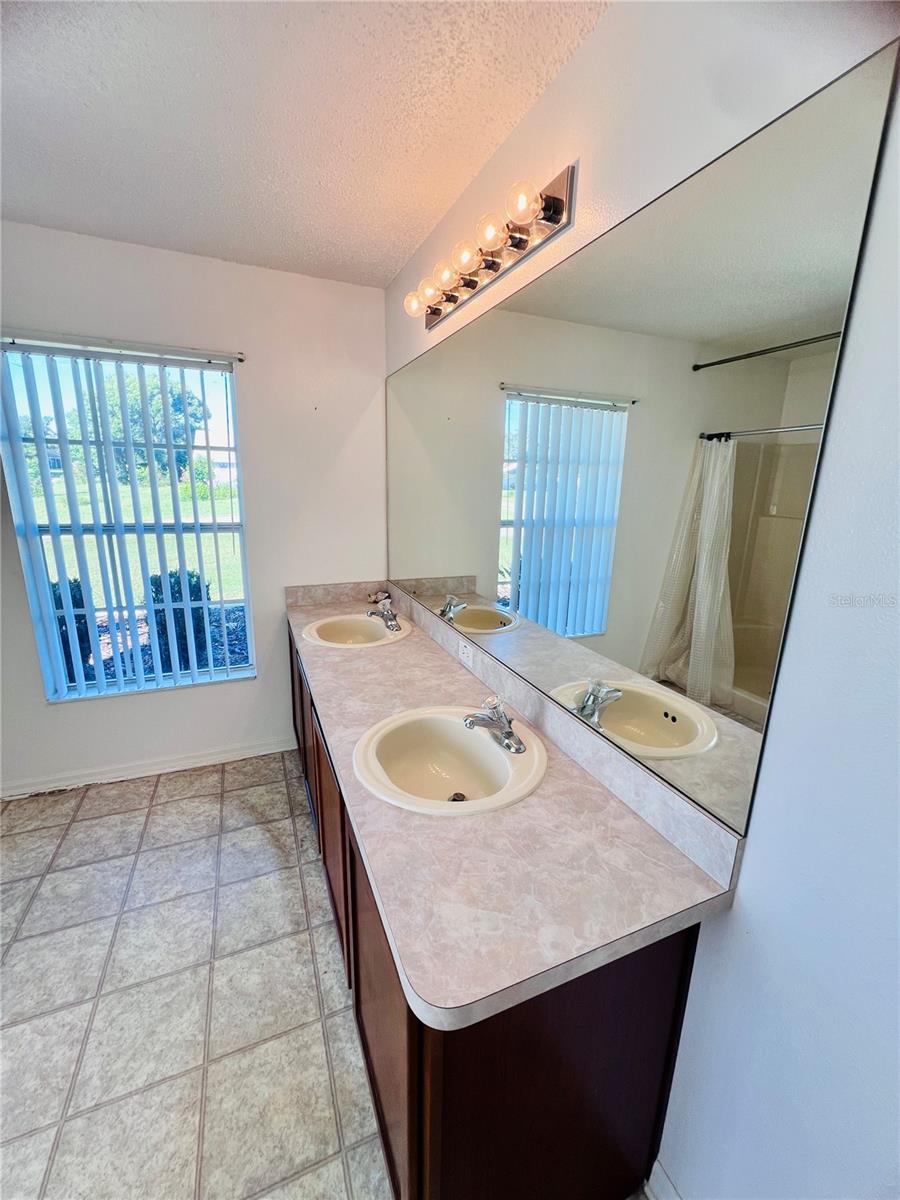 Primary ensuite with dual sinks