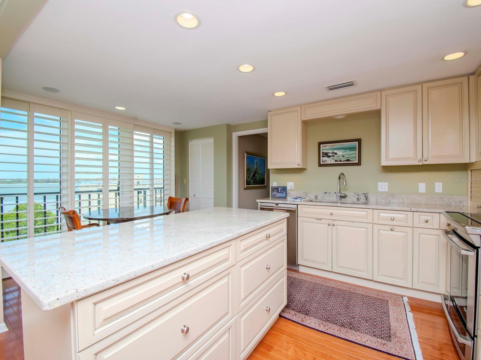 Breakfast bar and storage