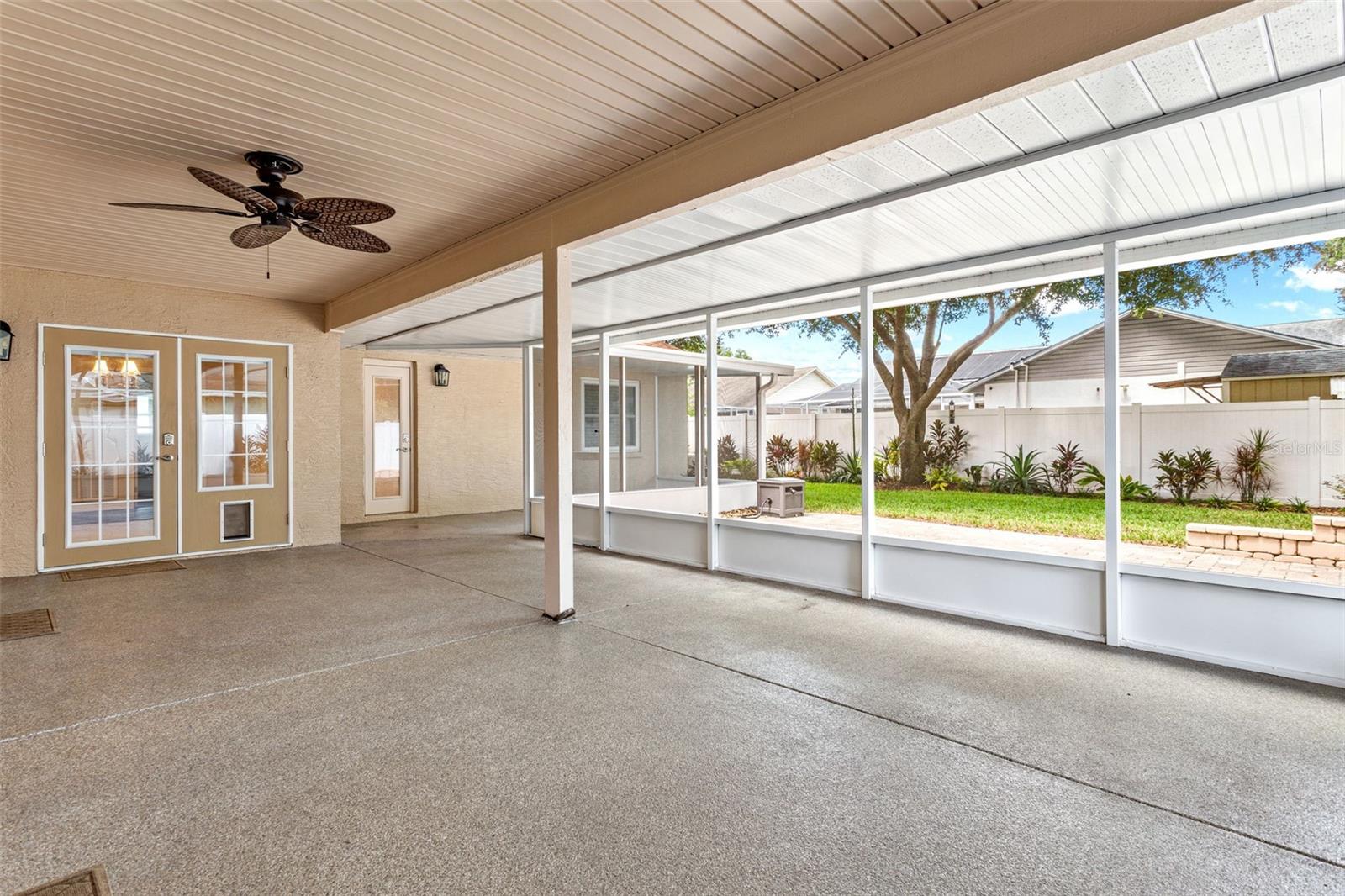 Huge Screened Lanai