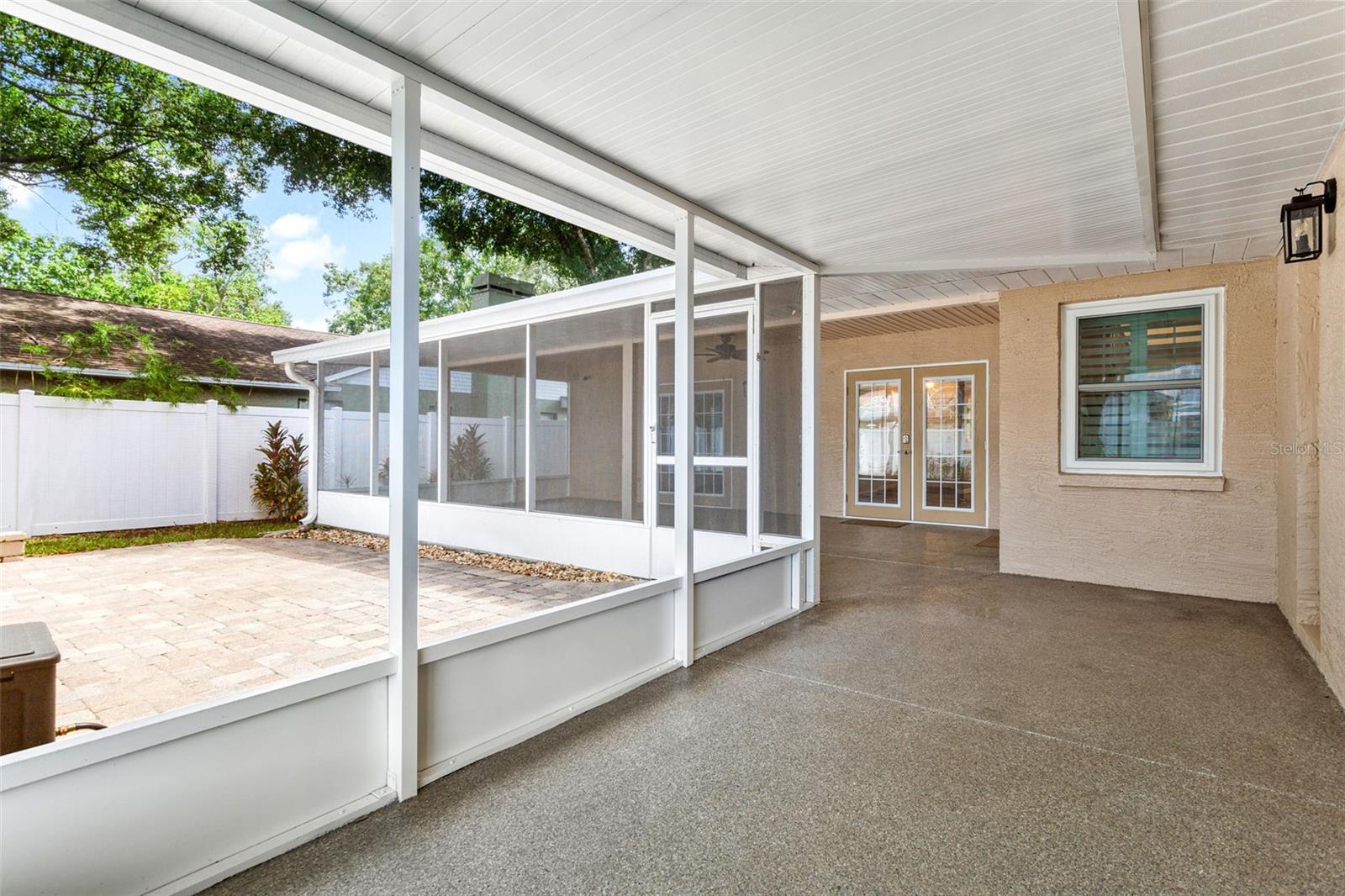 Huge Screened Lanai