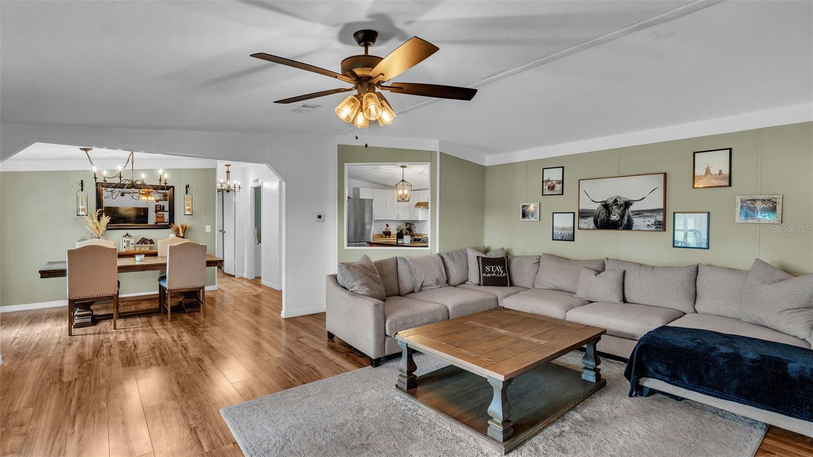 Family room/ Dining room