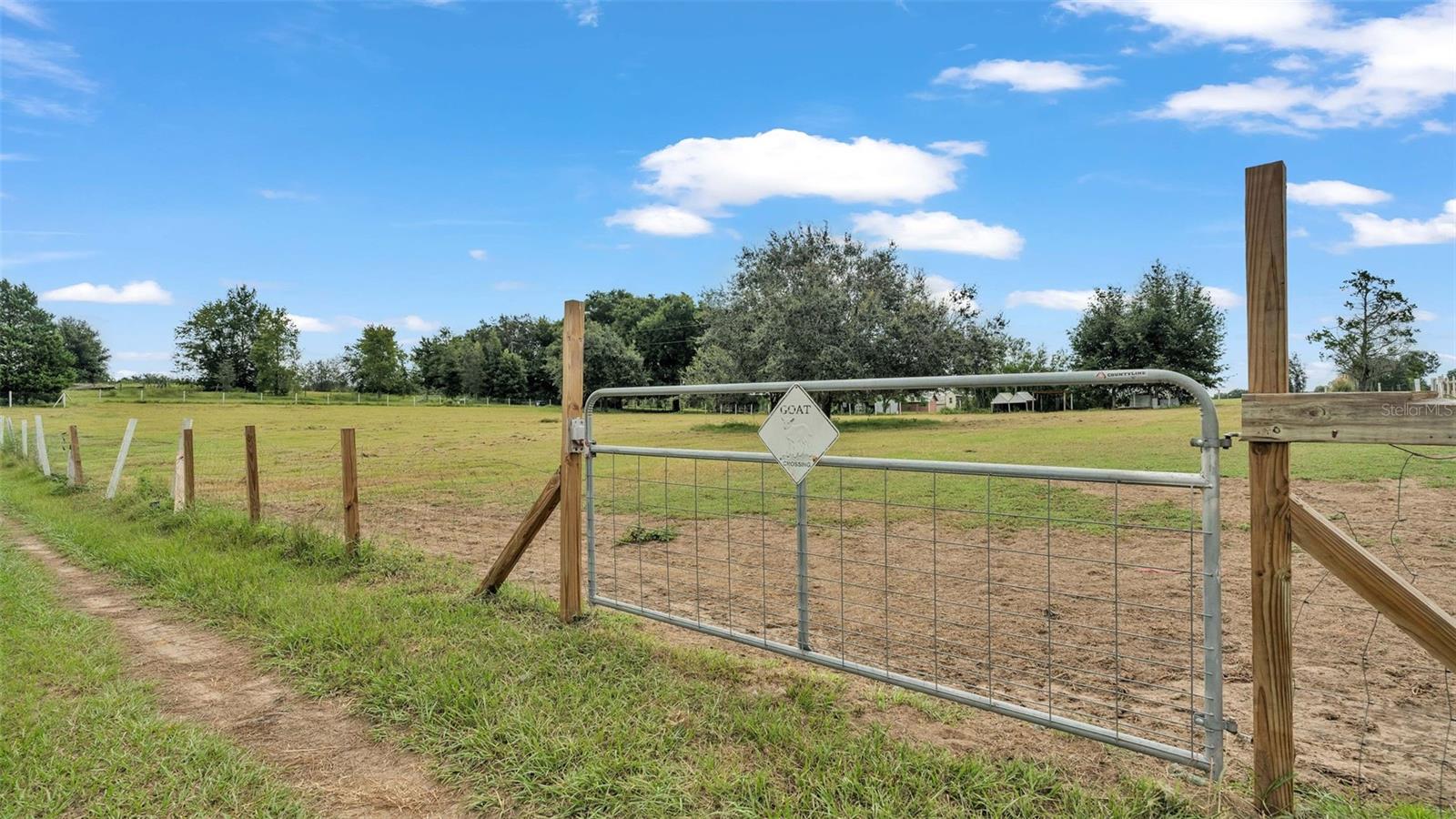 entrance to front left pasture