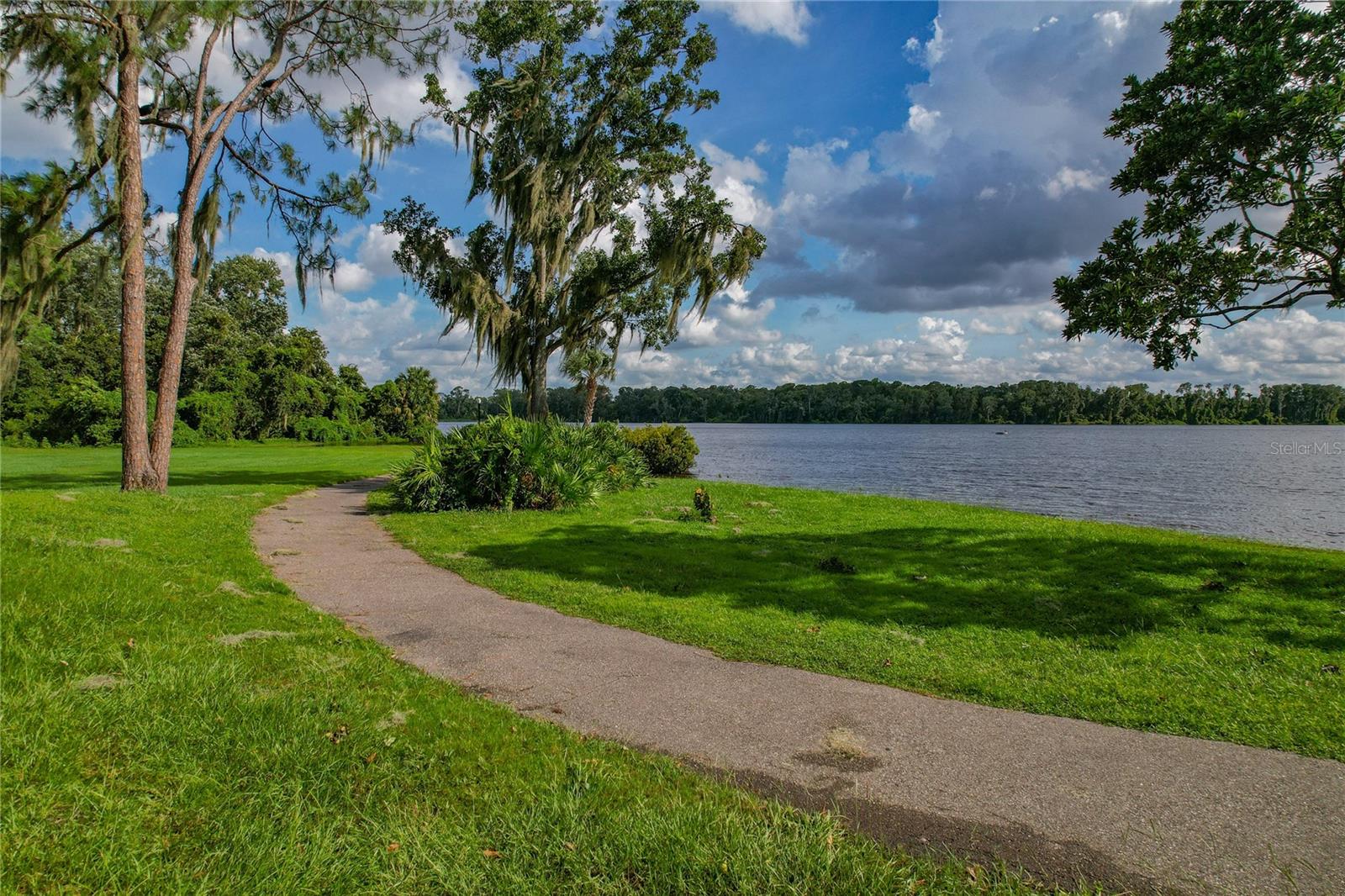 Trail around Walden Lake