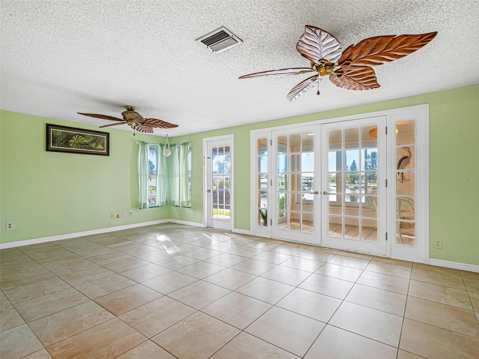 LARGE LIVING AREA/ GREAT ROOM