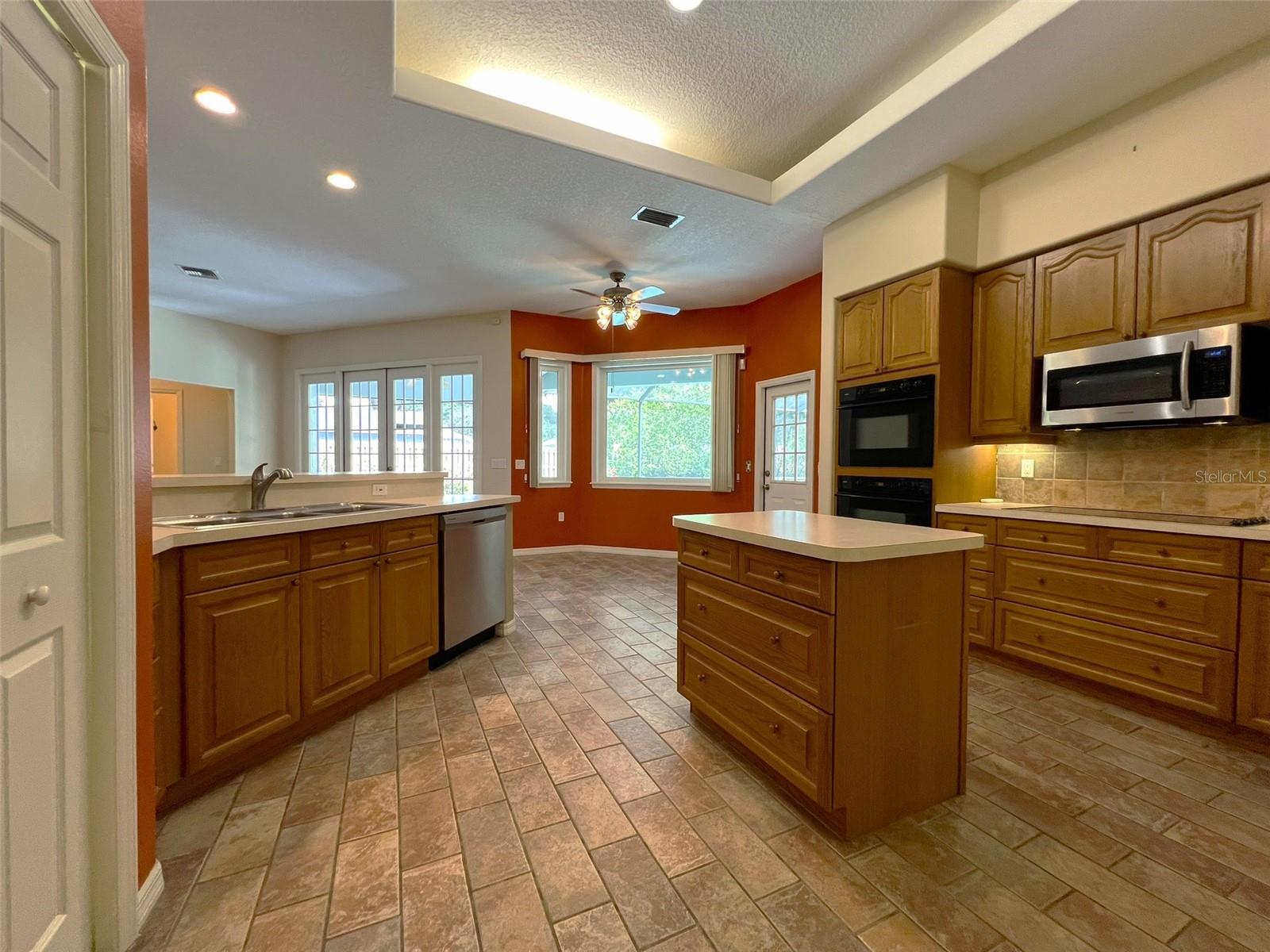 well appointed kitchen - coffered ceiling