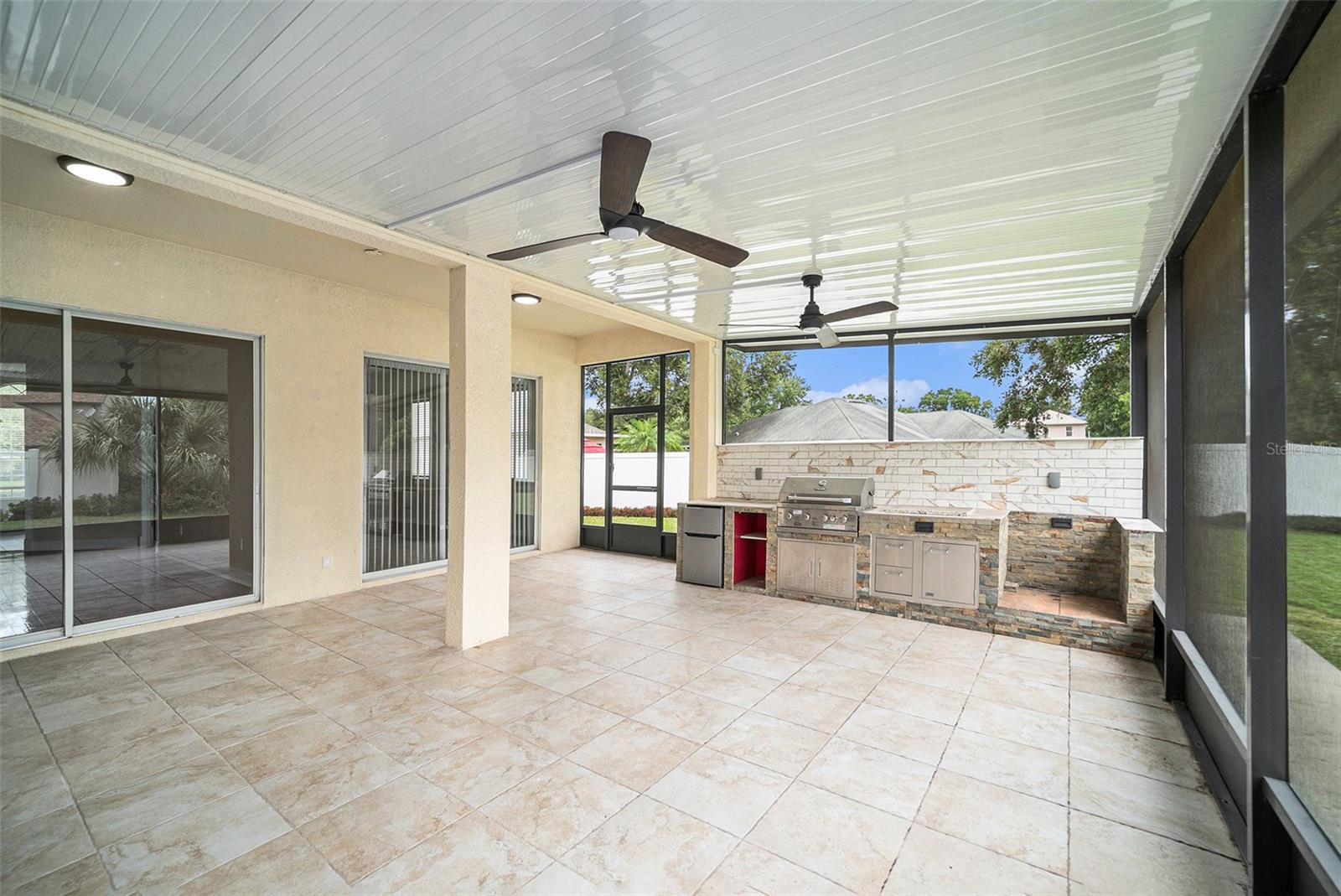 Screened Lani/outdoor kitchen