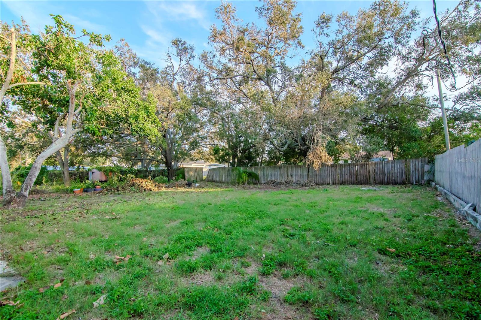 Plenty of room to run and entertain in this spacious back yard.