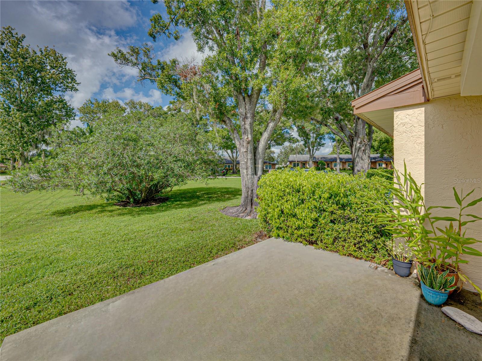 Plenty of room on back patio for outdoor seating & grill~