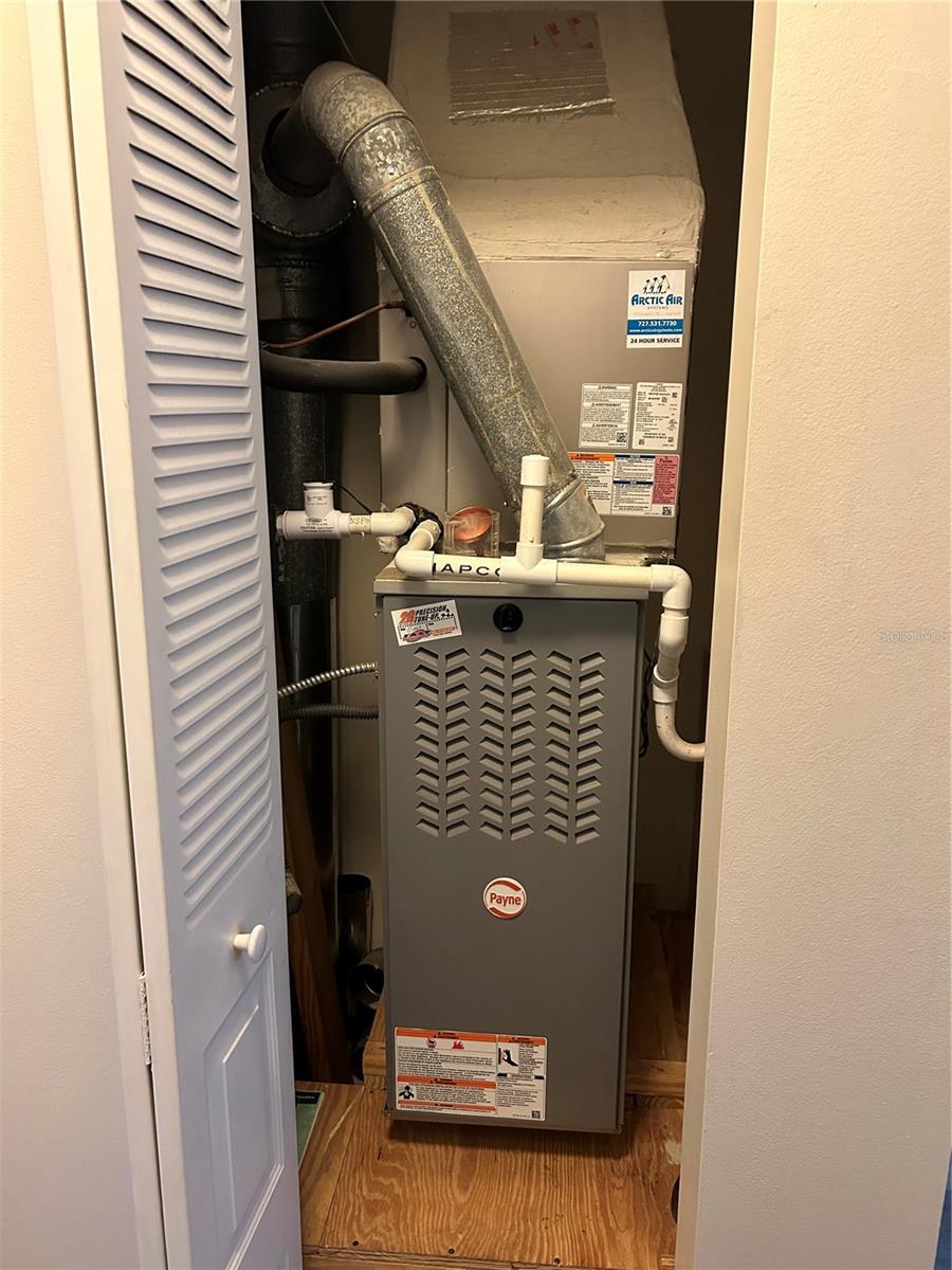 AC UNIT IN HALLWAY