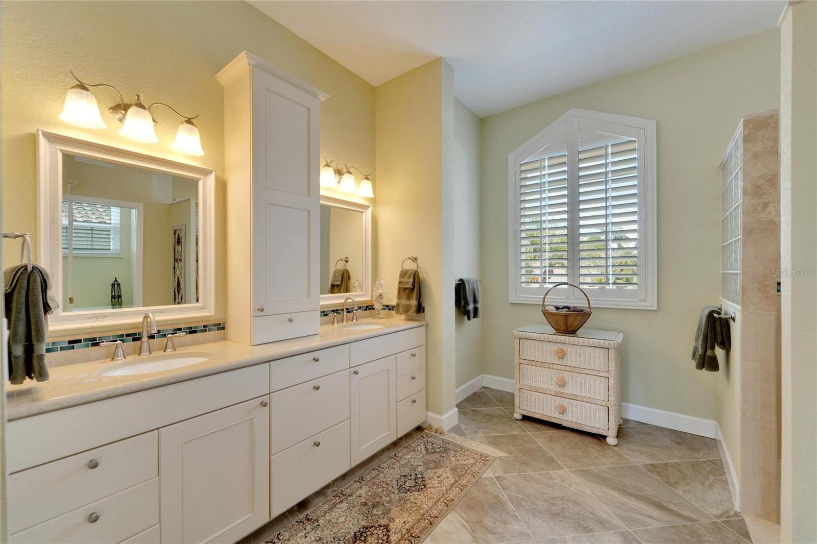 Updated Primary Bath, Double Sinks, Plantation Shutters