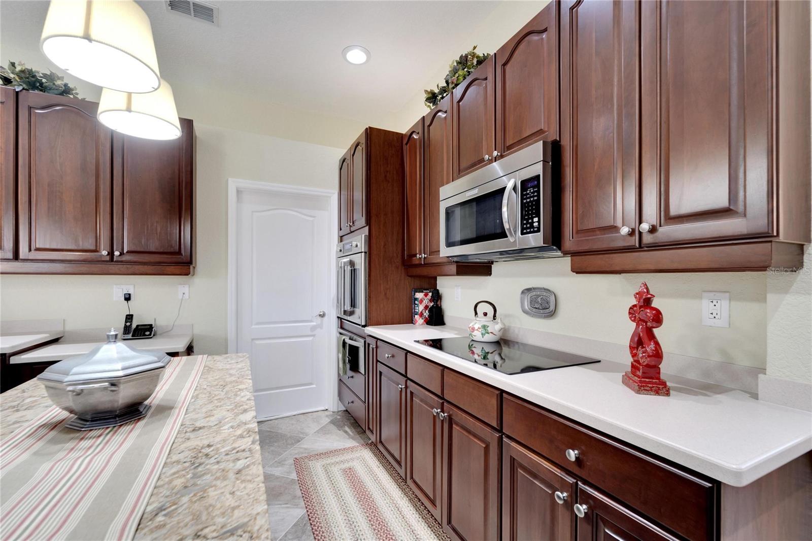 Kitchen, Stainless Steel Appliances