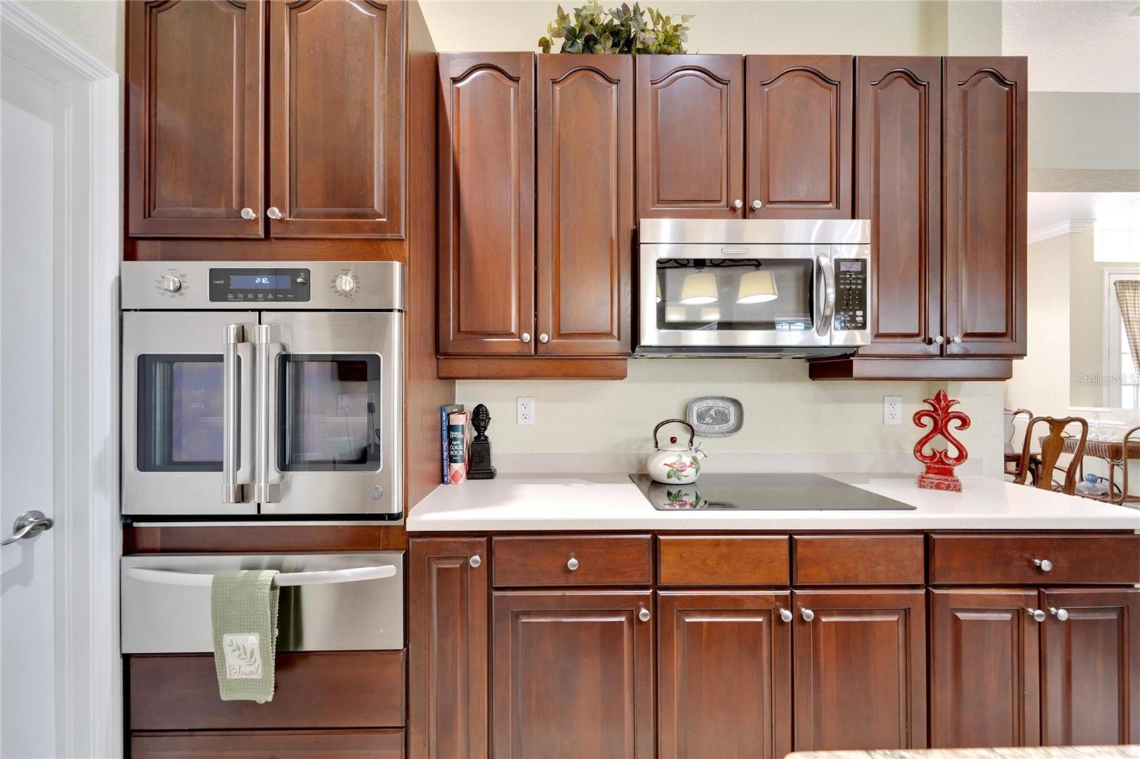 Kitchen, Stainless Steel Appliances