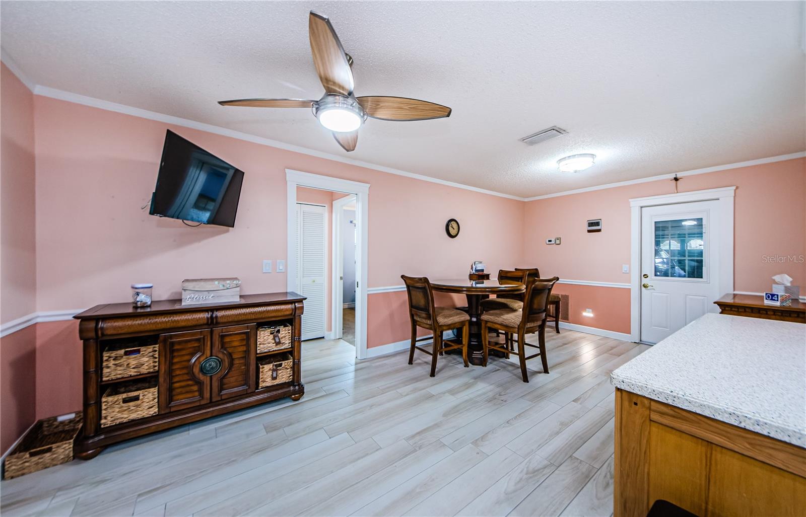 Large open area in kitchen