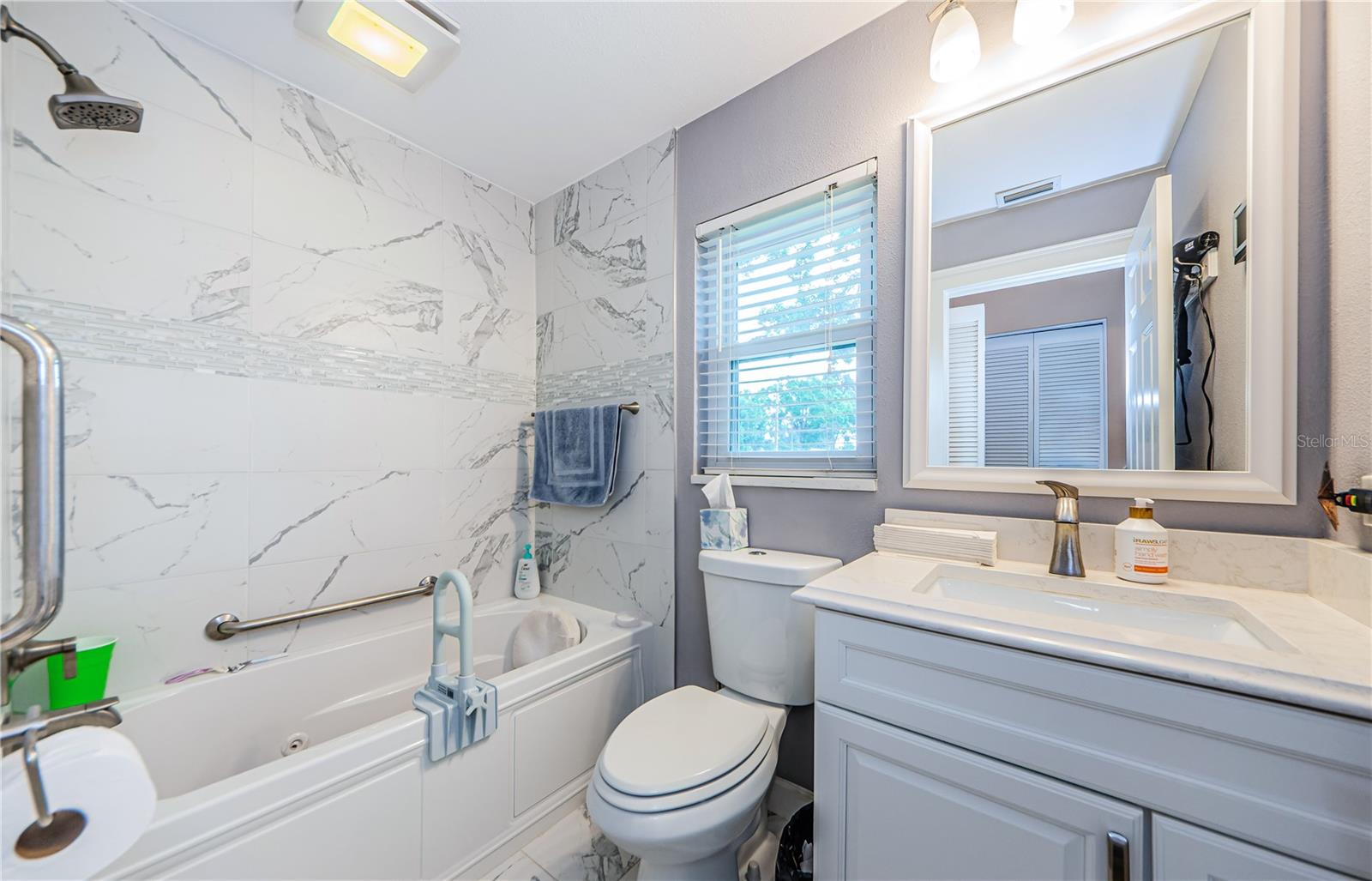 Jacuzzi Tub in Primary ensuit bathroom