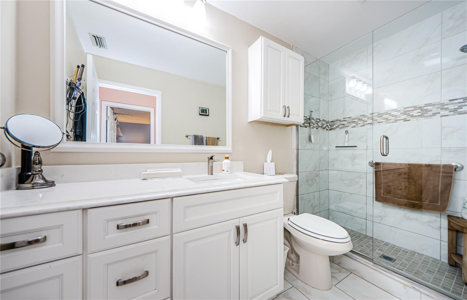 Beautifully Updated guest bath-split plan!