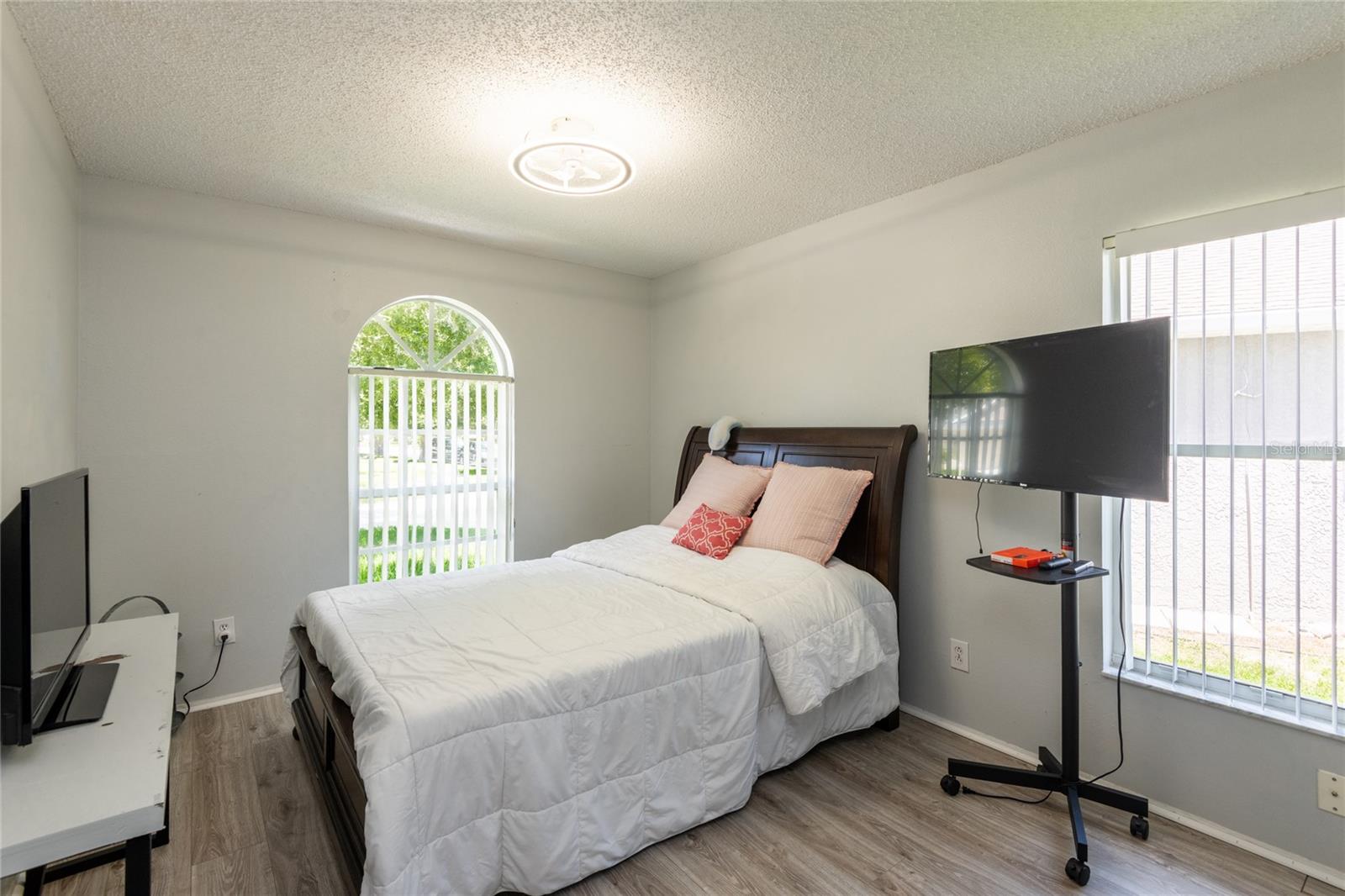 2nd bedroom. Lots of natural light!