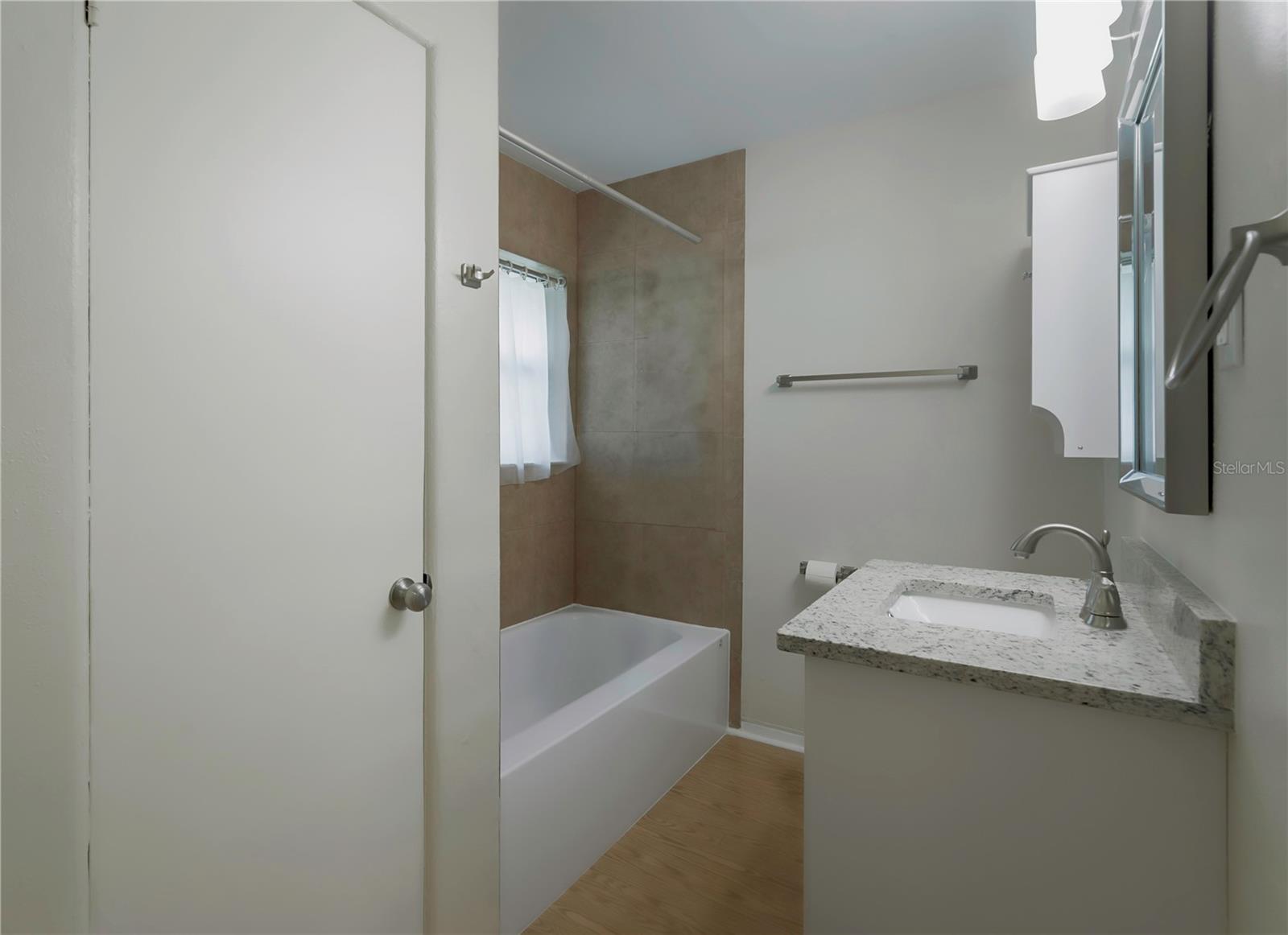 Full guest bath had 2022 facelift