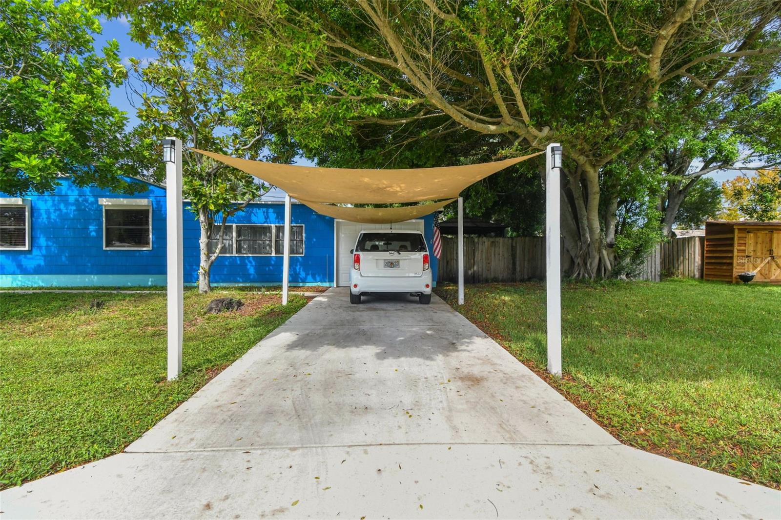 Carport/driveway/garage