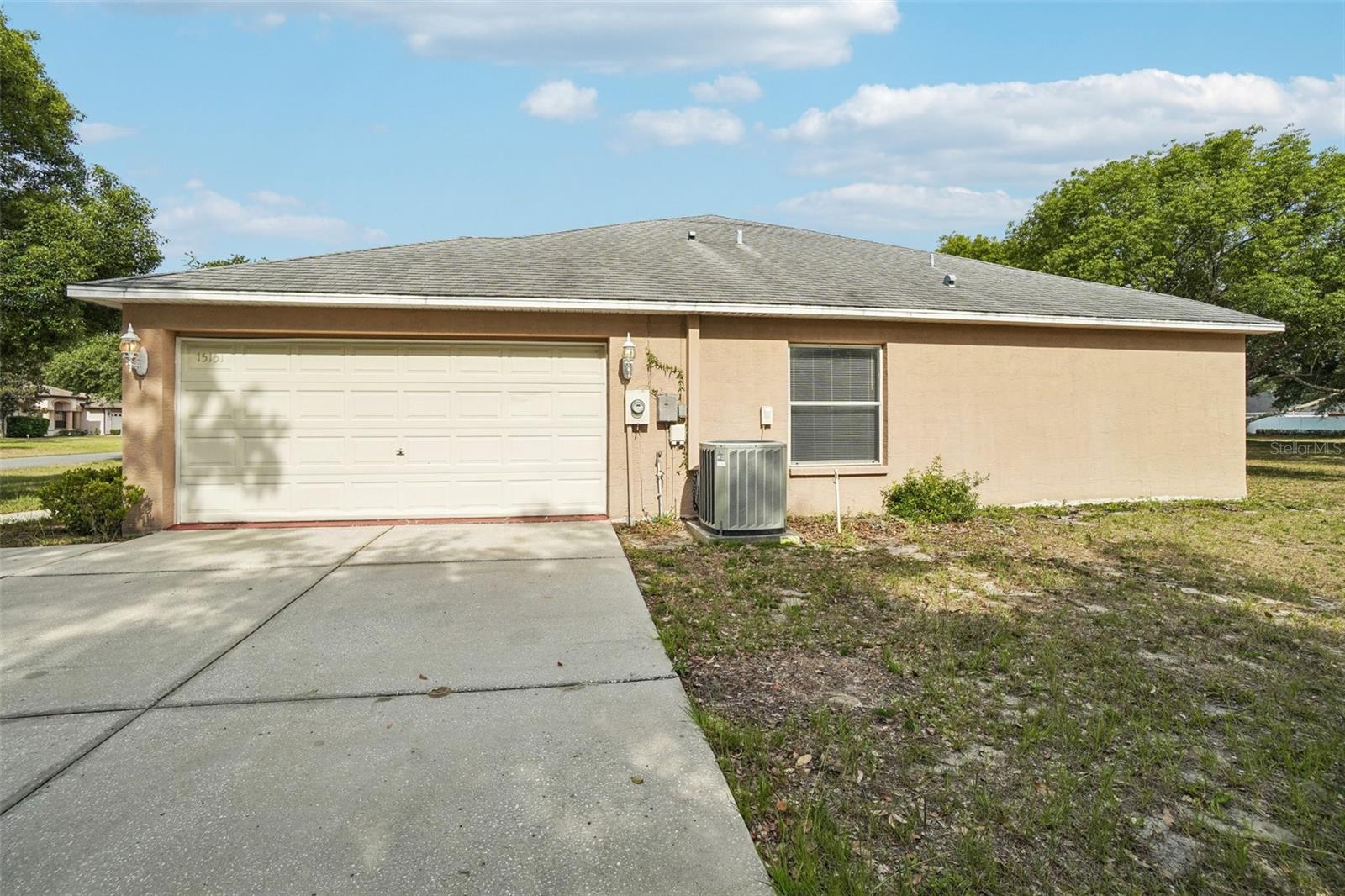 Garage on the side - this is old paint color - see new paint pic