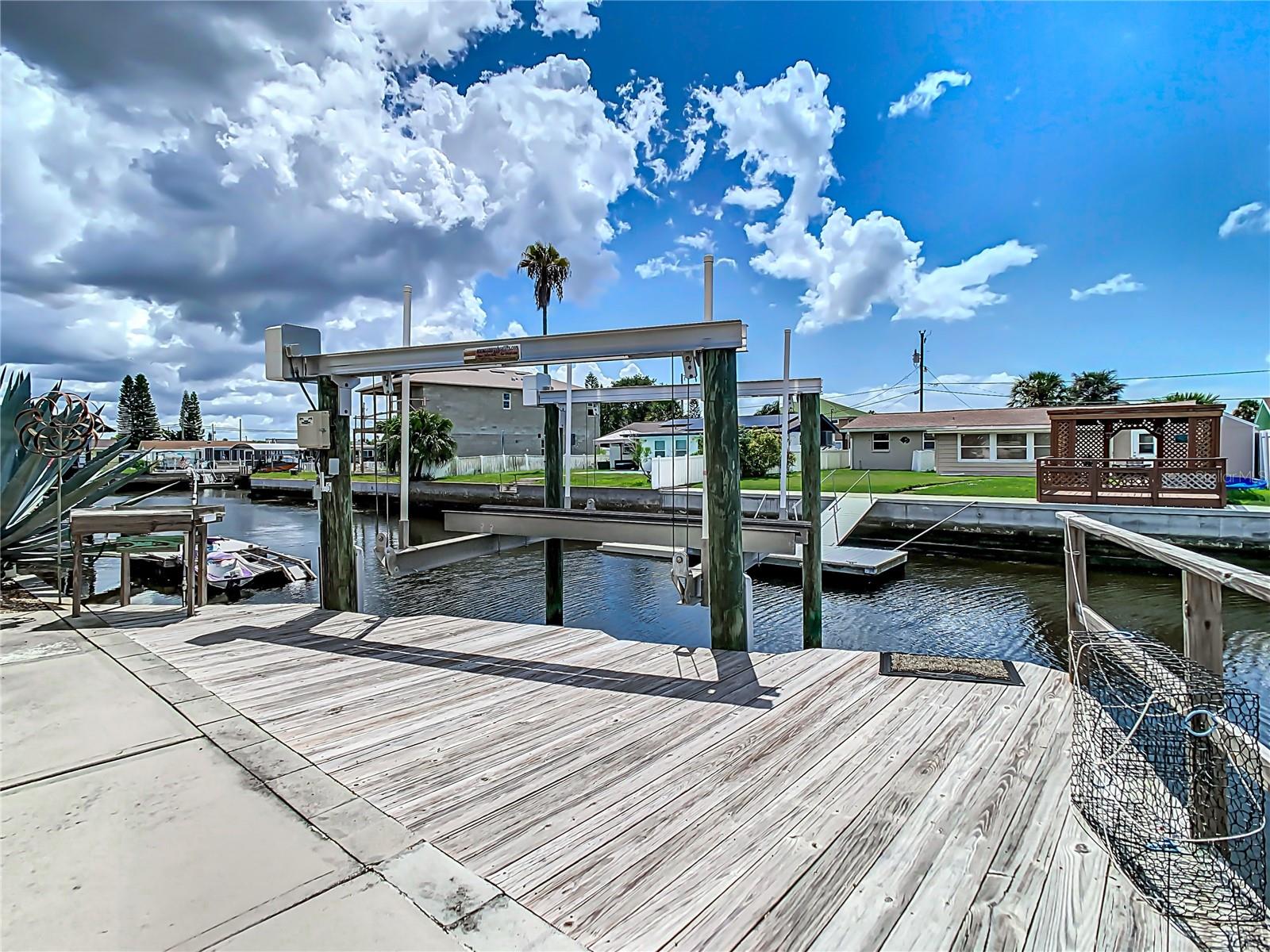 Boat Lift with weight capacity of 13,000 Lbs