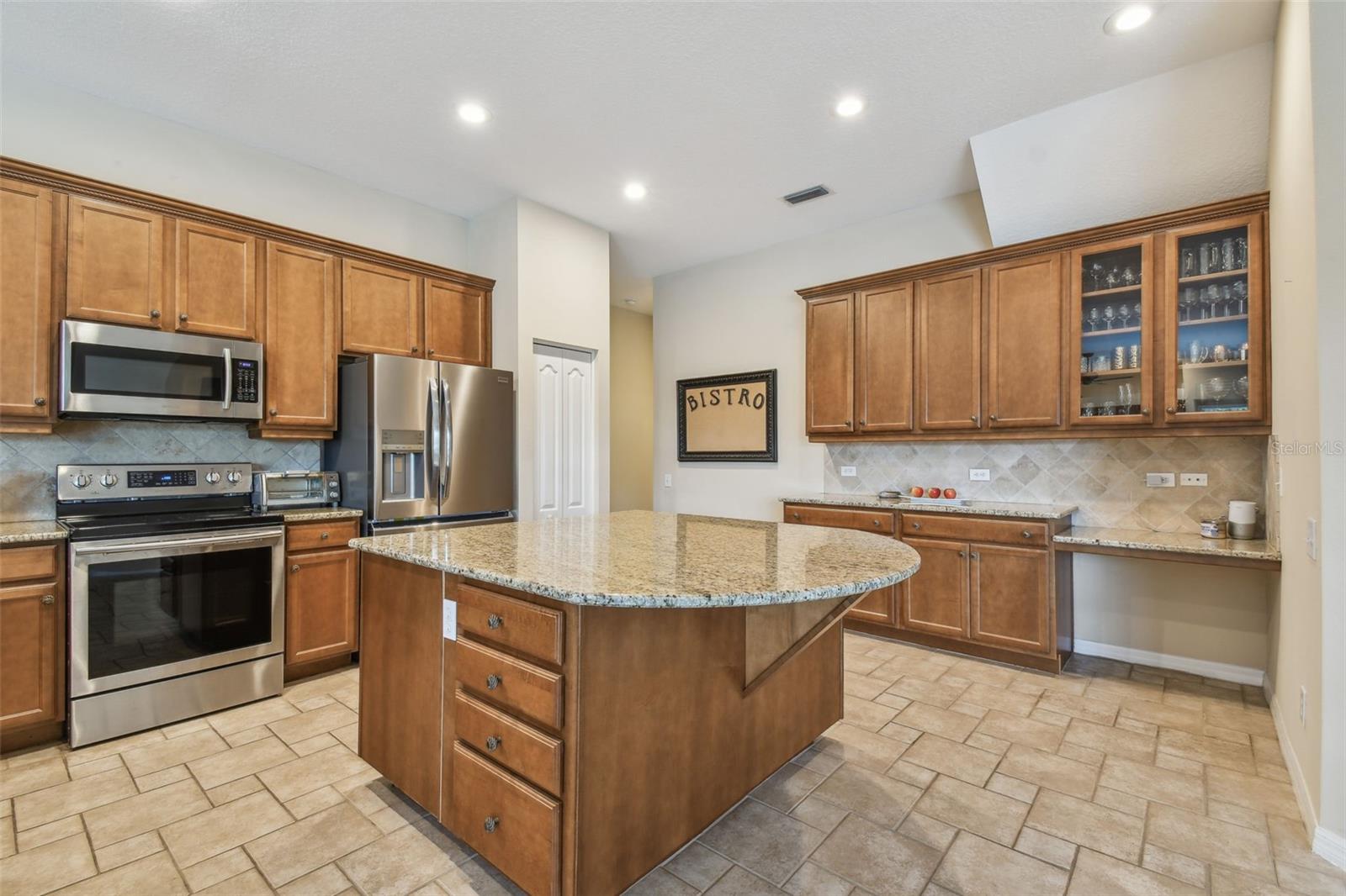 Large Kitchen with ample counter top work space