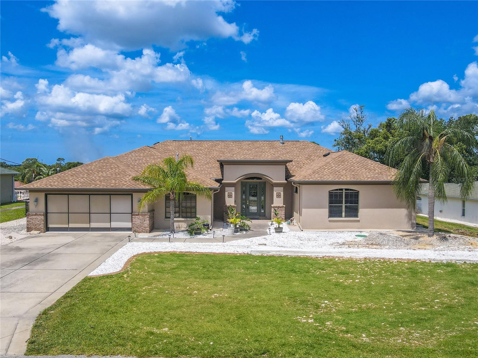 3 Bedroom 2.5 Bath, with Bonus Room, Turn-Key, Custom built Alexander home, on the 2nd green of the Oak Hill Golf Course.