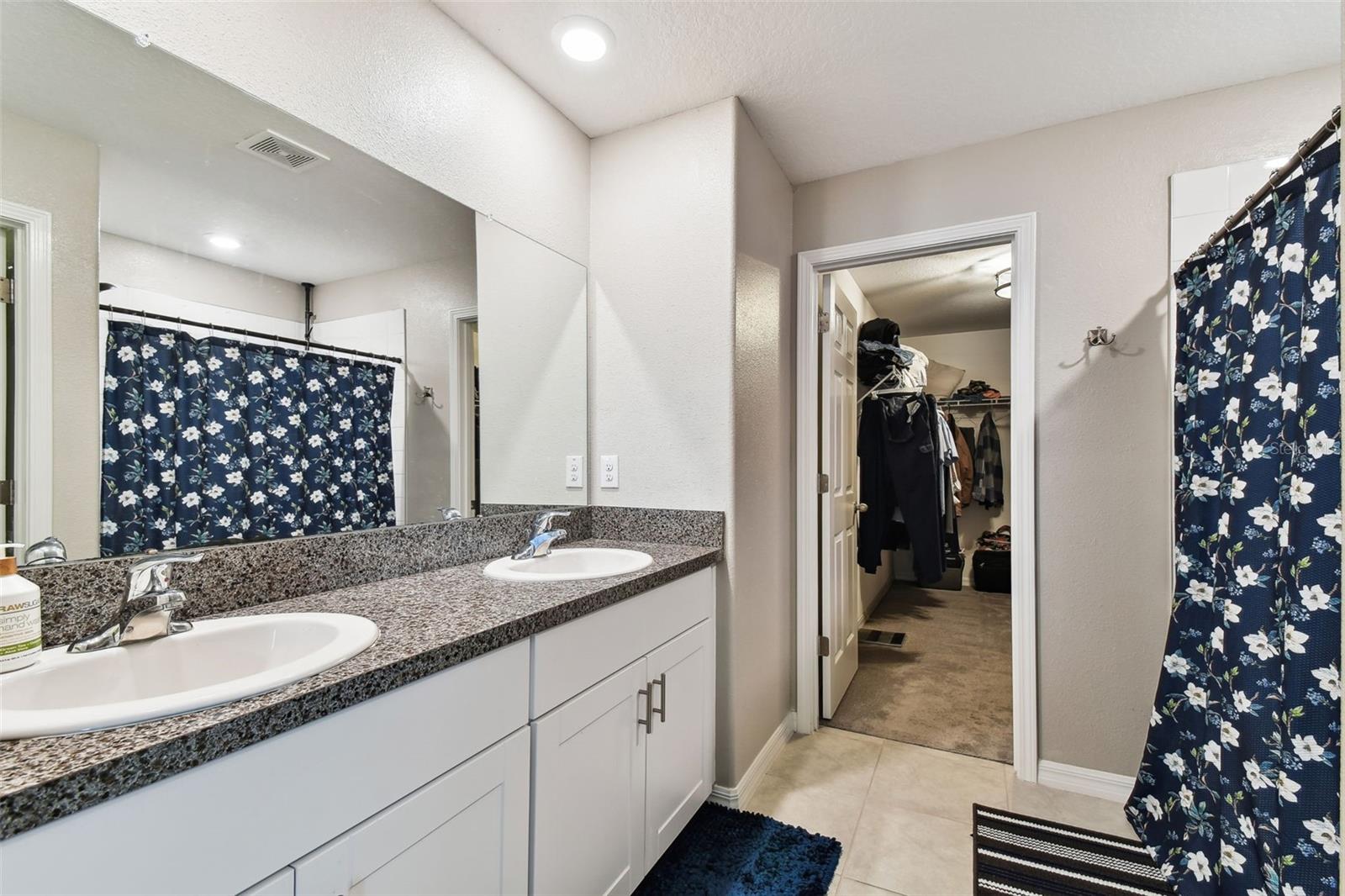 Double vanity in primary bathroom