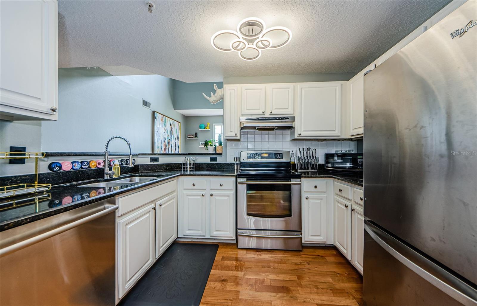 Plenty of cabinets for all your kitchen items!