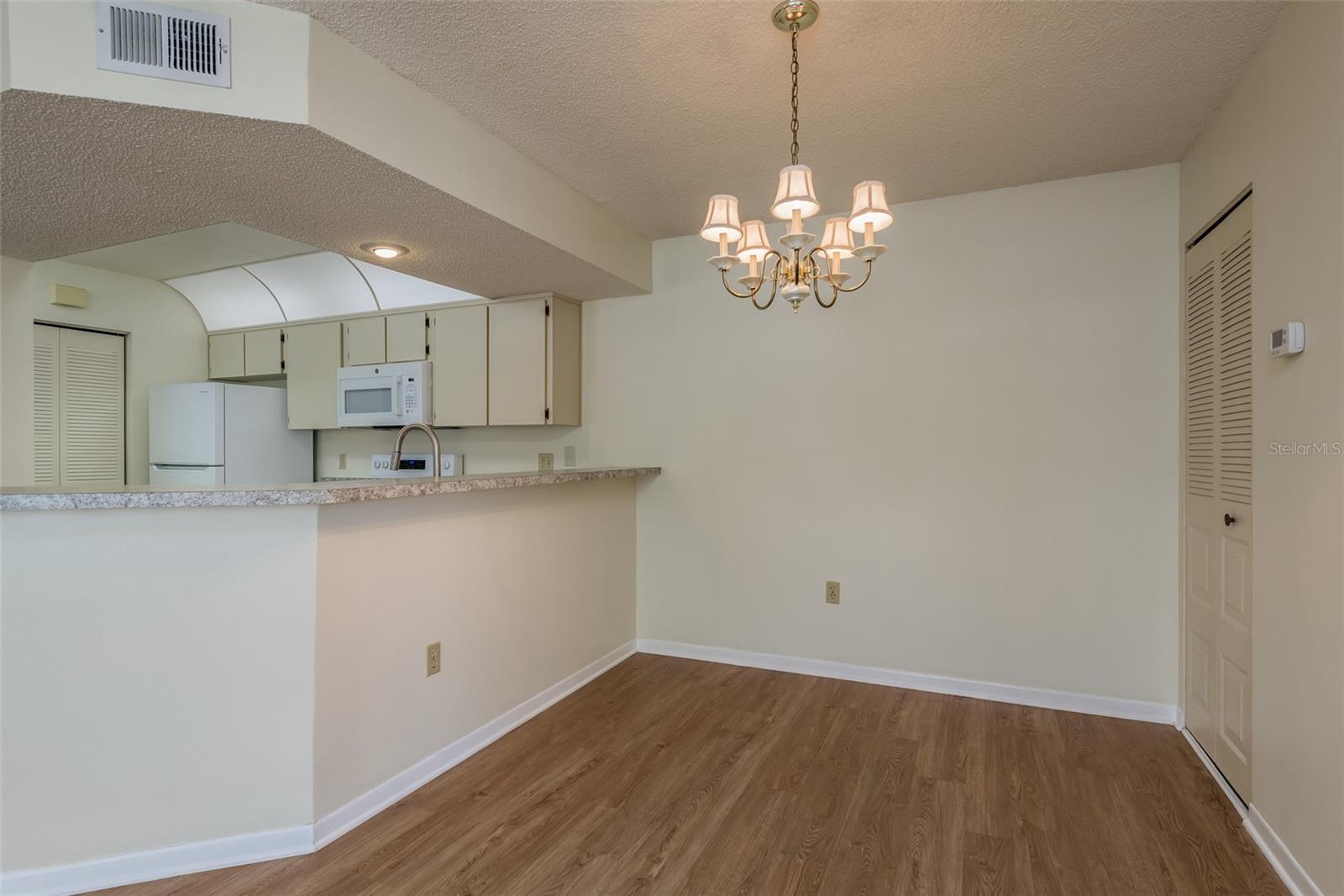 Dining Nook and a breakfast bar!