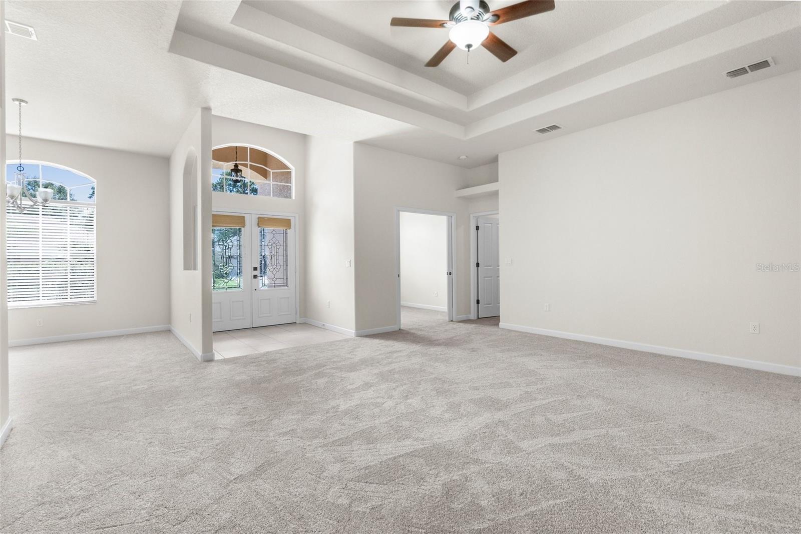 High double tray ceilings!